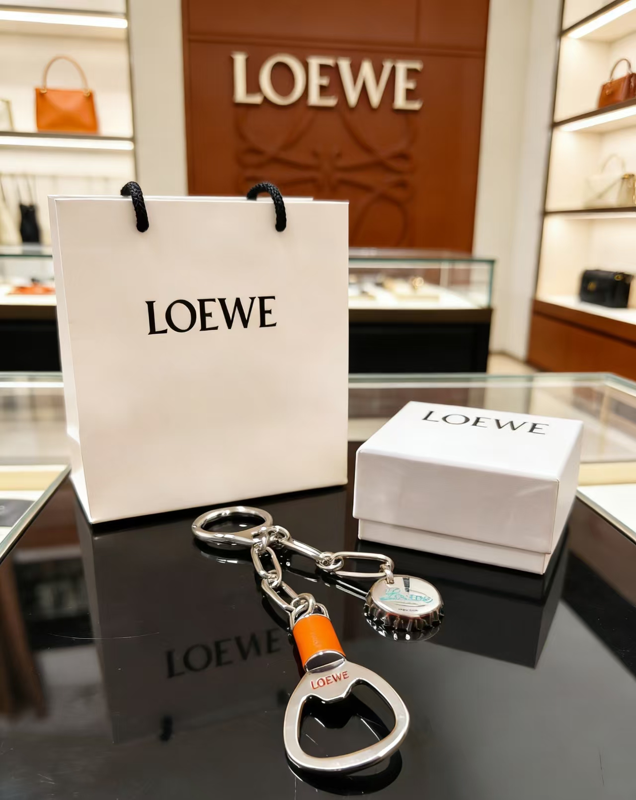 春夏 Loewe 立体 ロエベ キーホルダー スーパーコピー コレクション向け