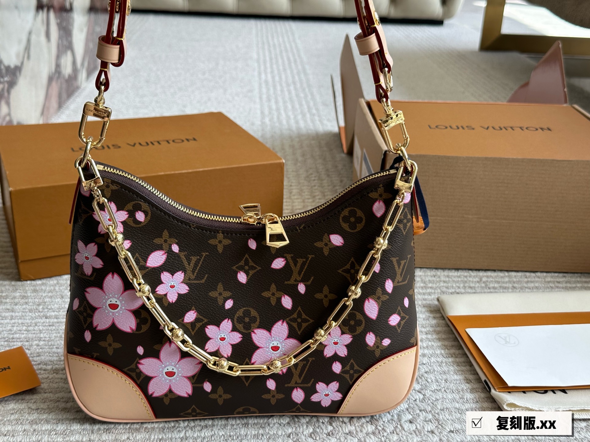 Vintage LV Croissant Bag - cnluxepick