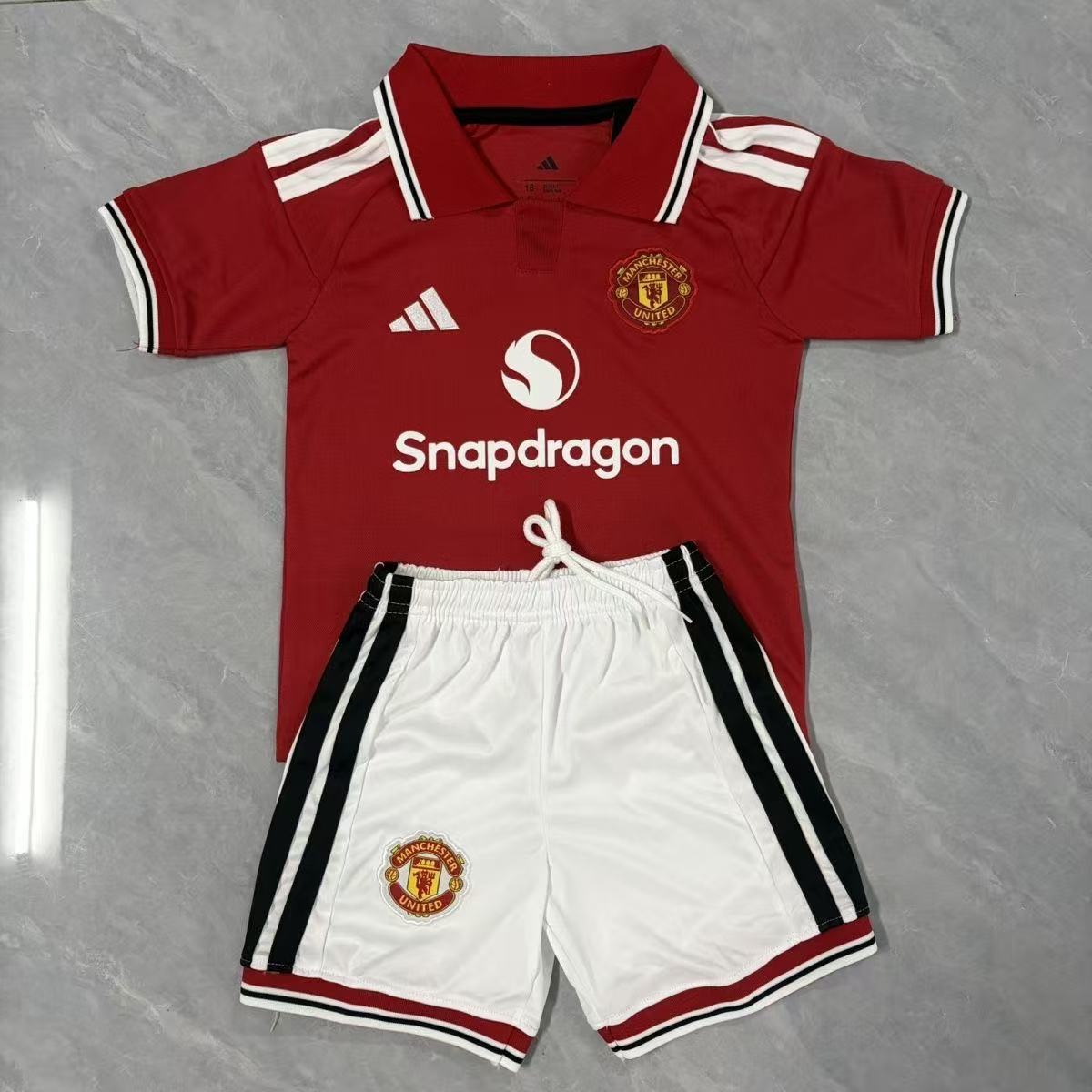 Manchester United 2627 Home Children's Set