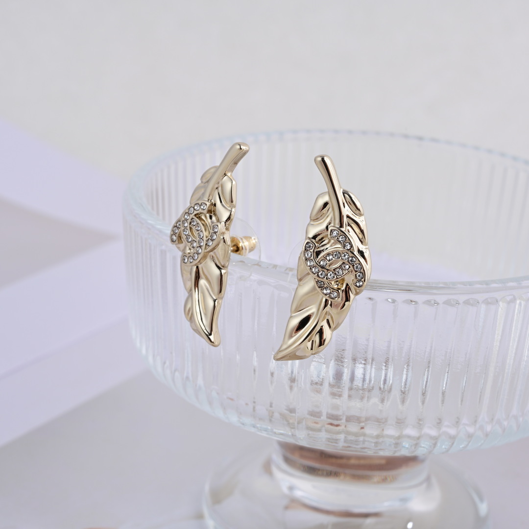 Chanel stylish earrings - cnluxepick