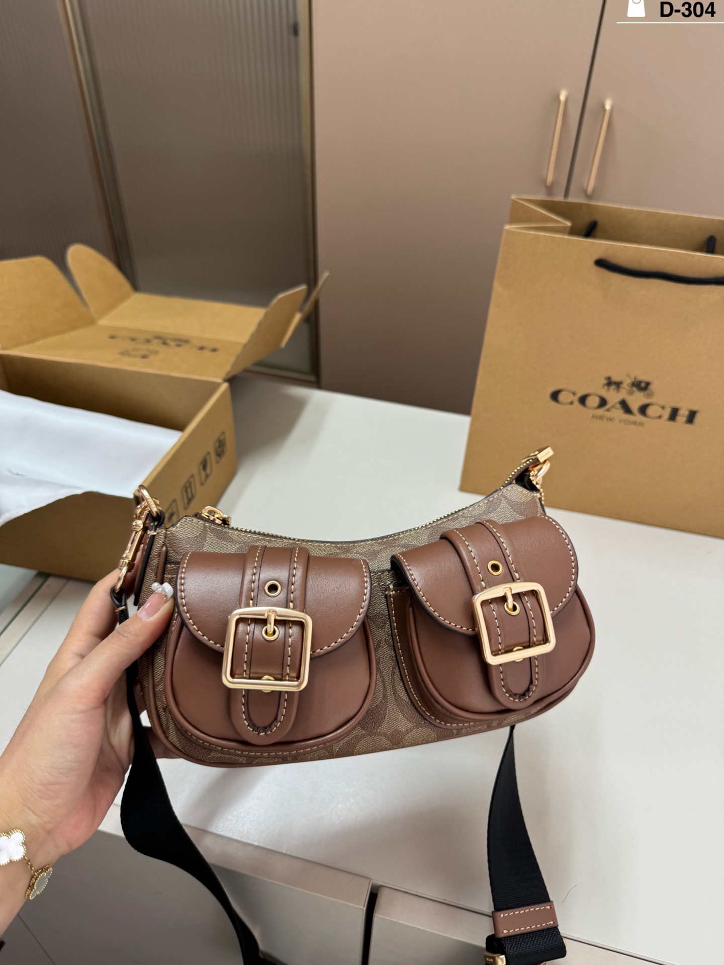 COACH Ashton Baguette Bag - cnluxepick