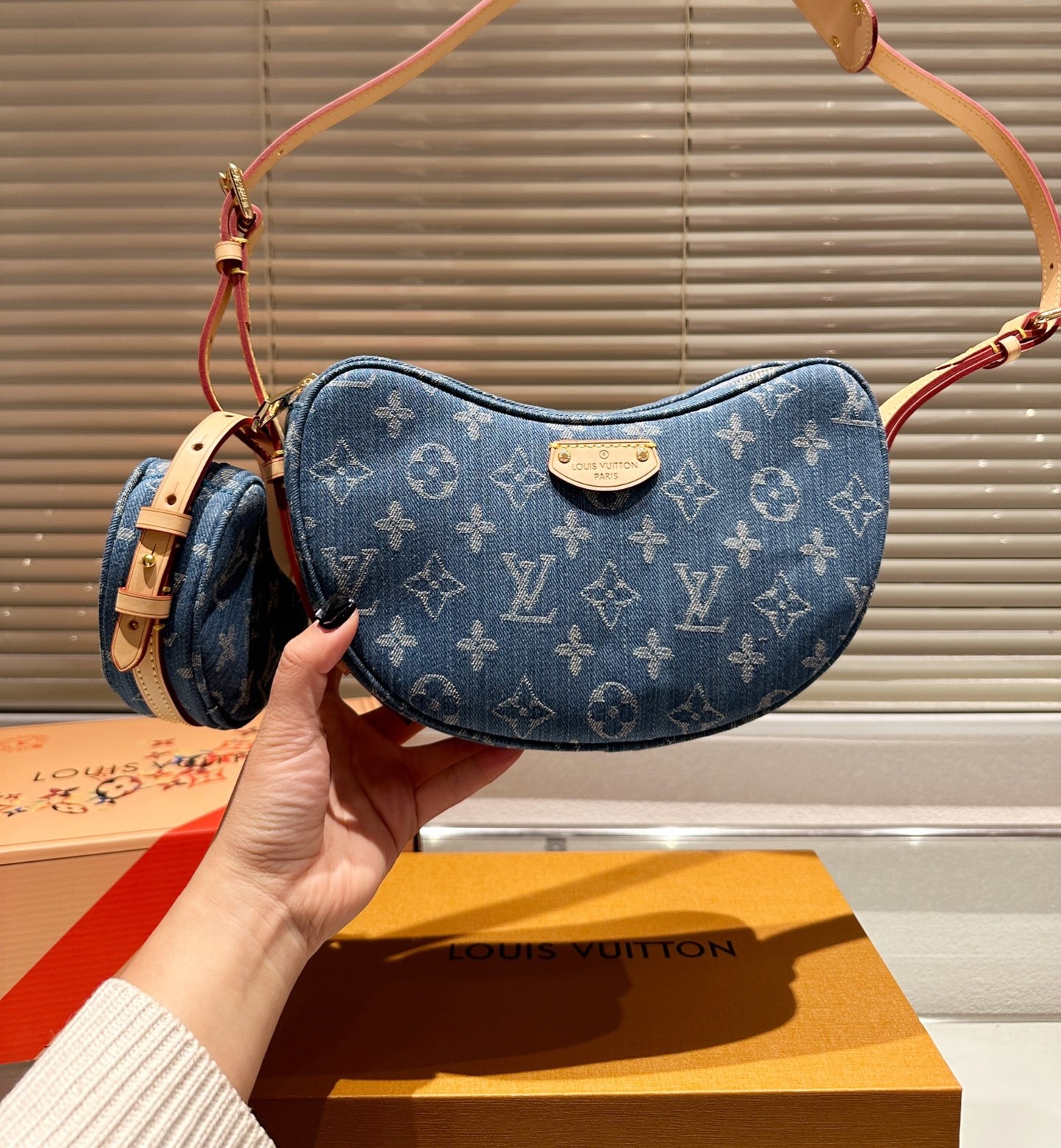 Louis Vuitton Croissant Mm Monogram Denim 25Cm M46856