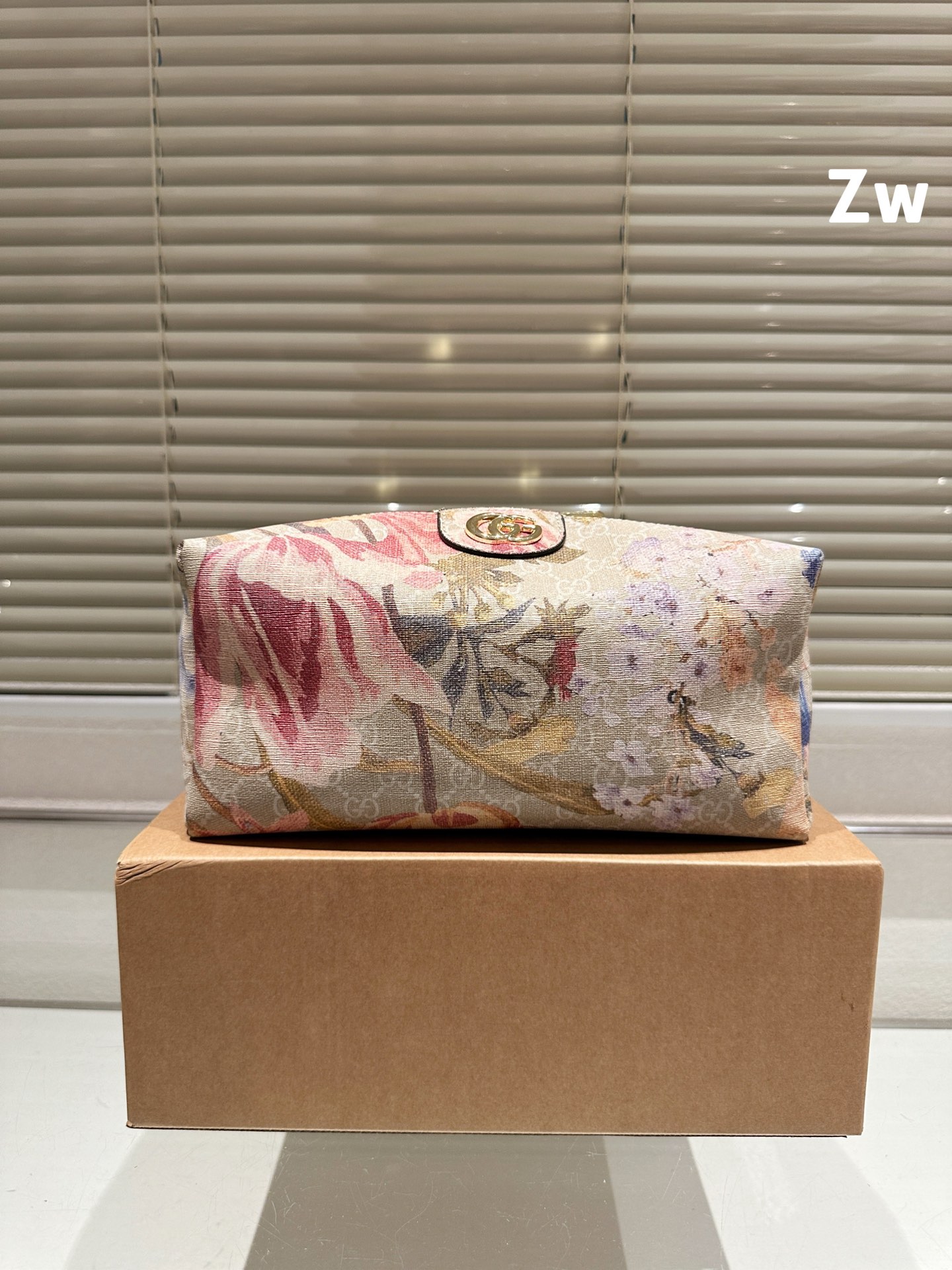 Gucci cosmetic bag - cnluxepick