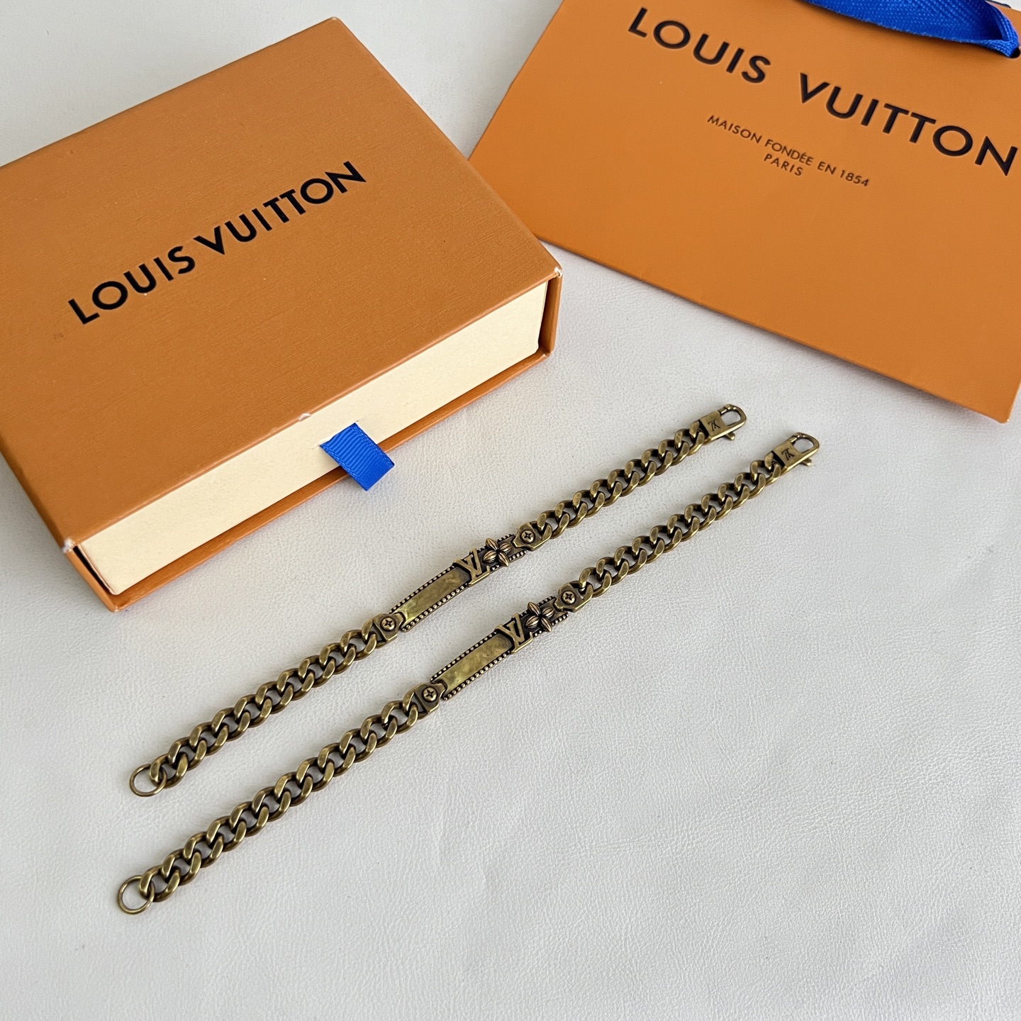 Louis Vuitton Bracelet - cnluxepick