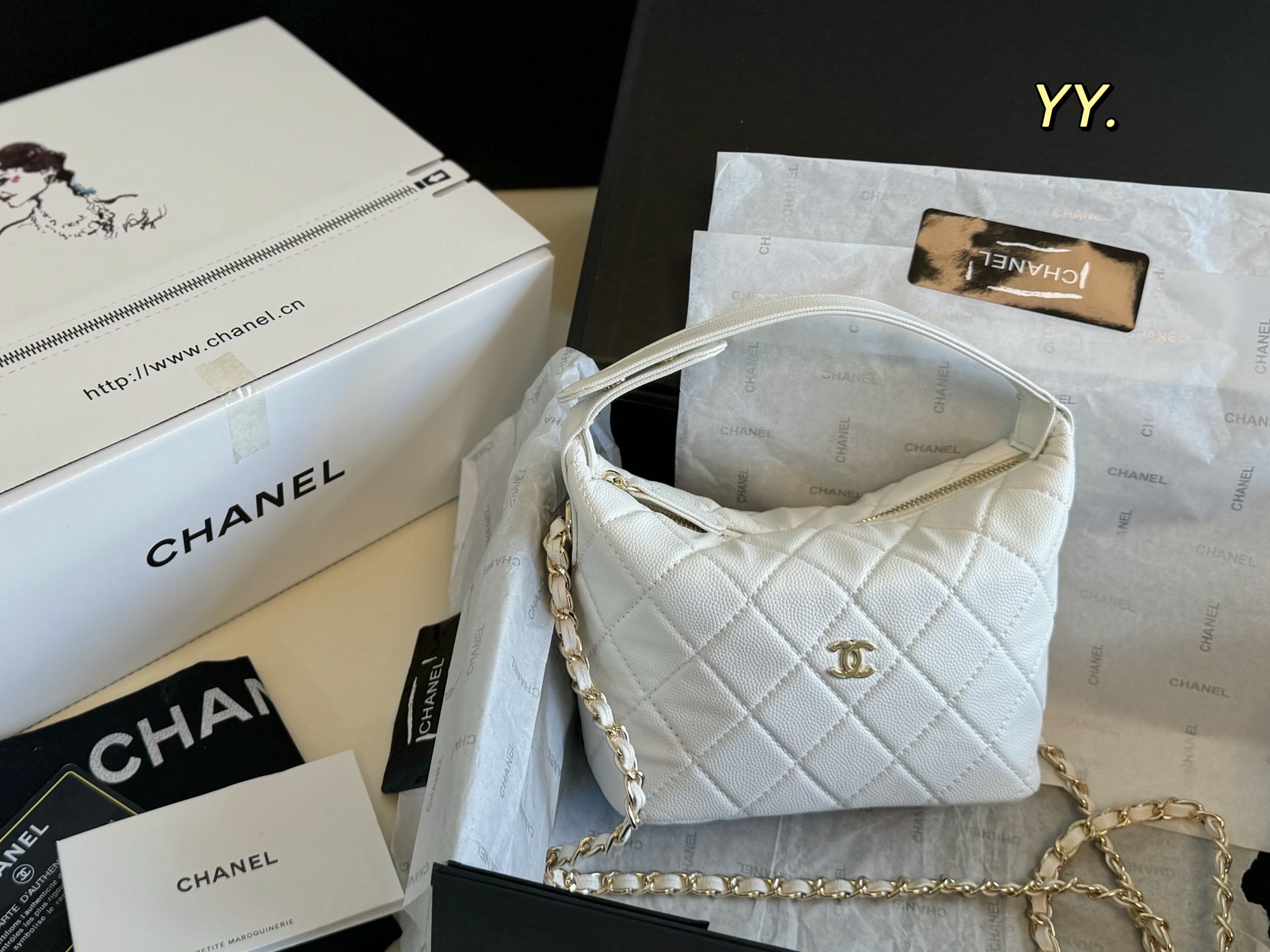 Chanel's new 25c hobo chain lunch box bag - cnluxepick