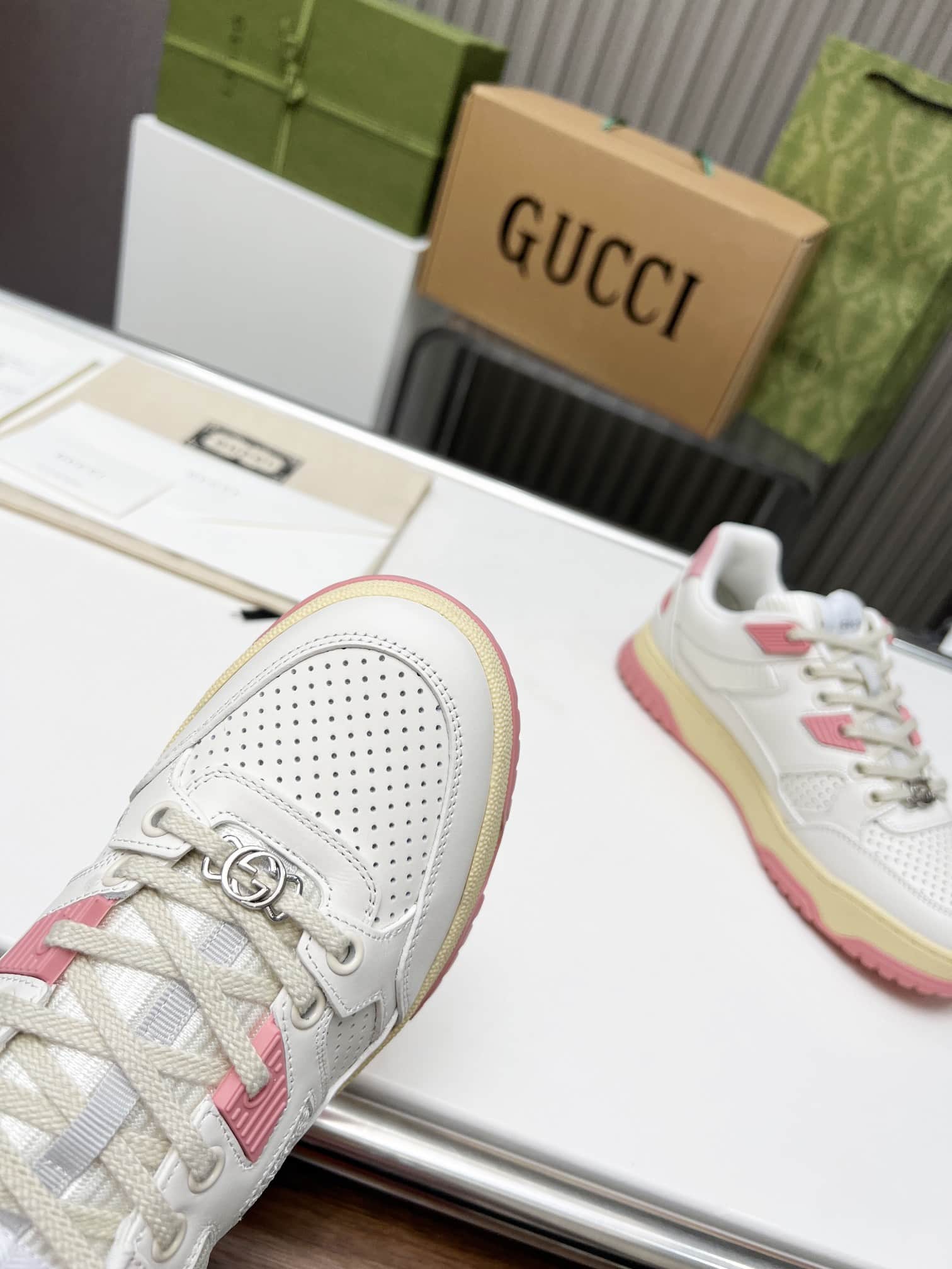 Gucci Women’S Distressed Effect Sneakers Pink