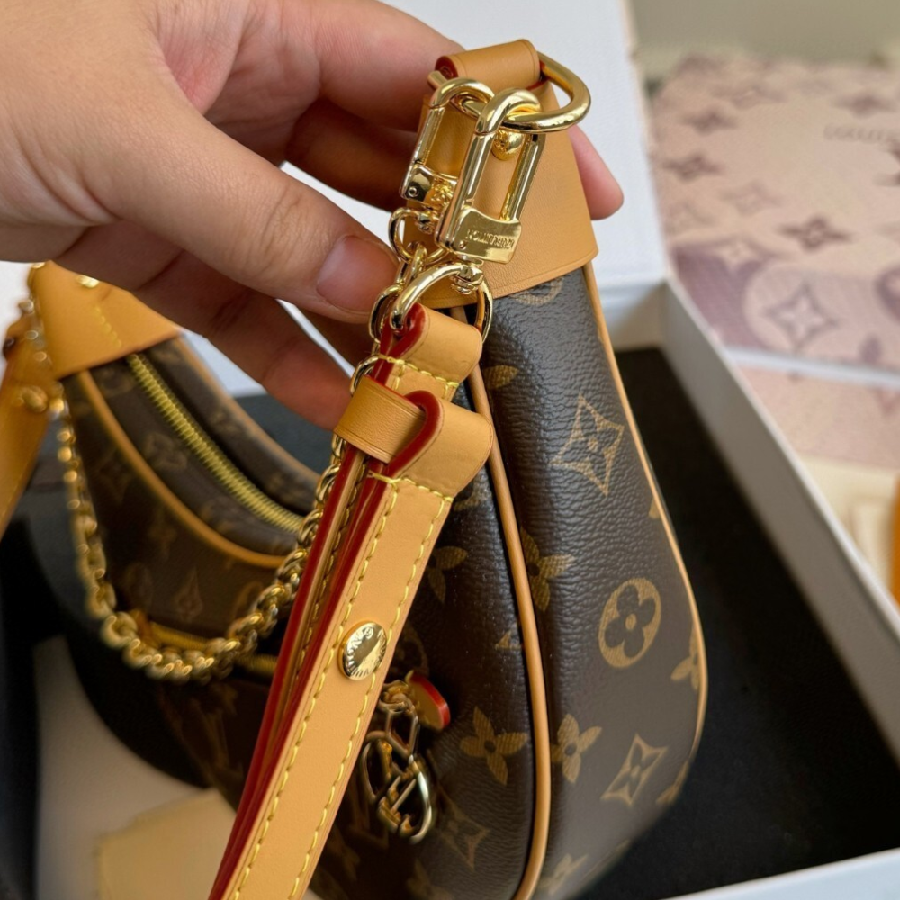 Louis Vuitton Loop Monogram 9.1 Inches M81098