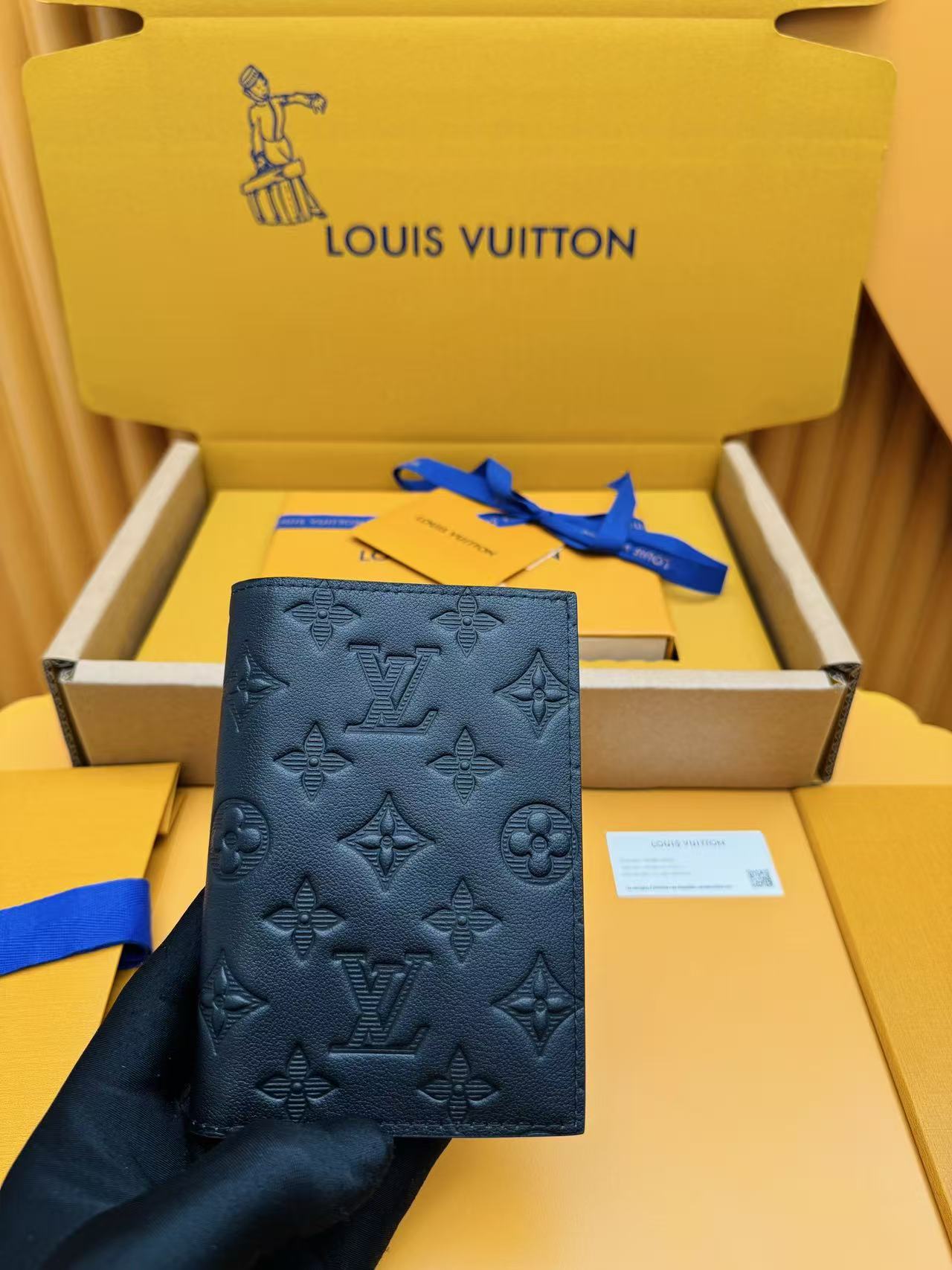 LV Wallet M13187