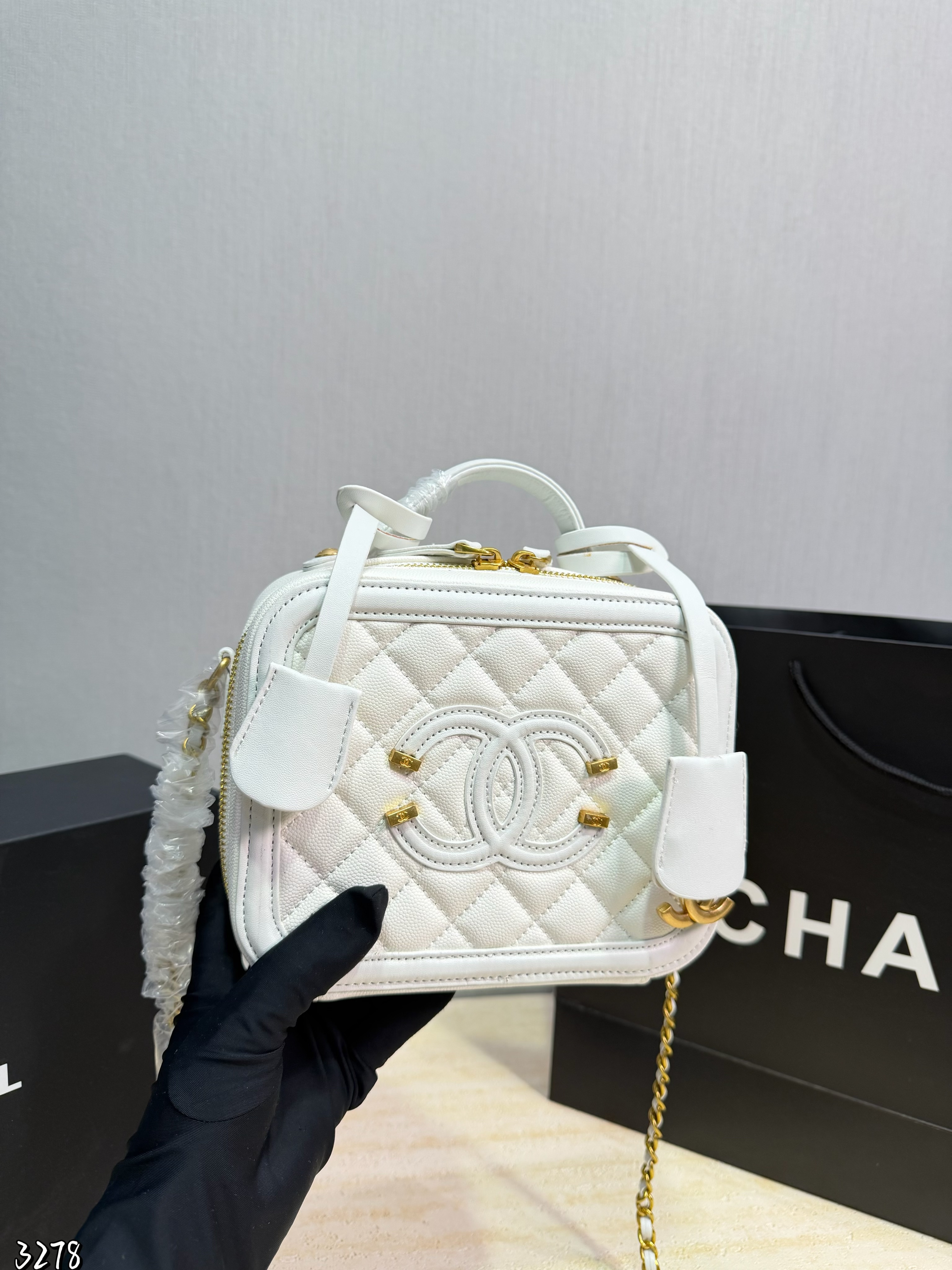 Chanel vintage square box bag - cnluxepick