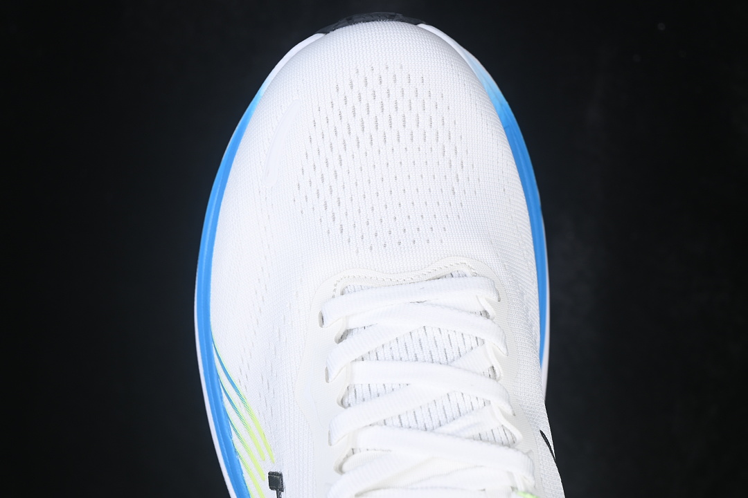 HOKA One One Clifton 11