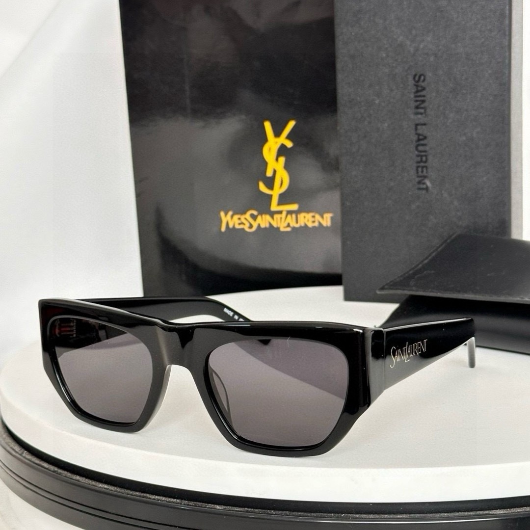 Yves Saint Laurent fashion sunglasses - cnluxepick
