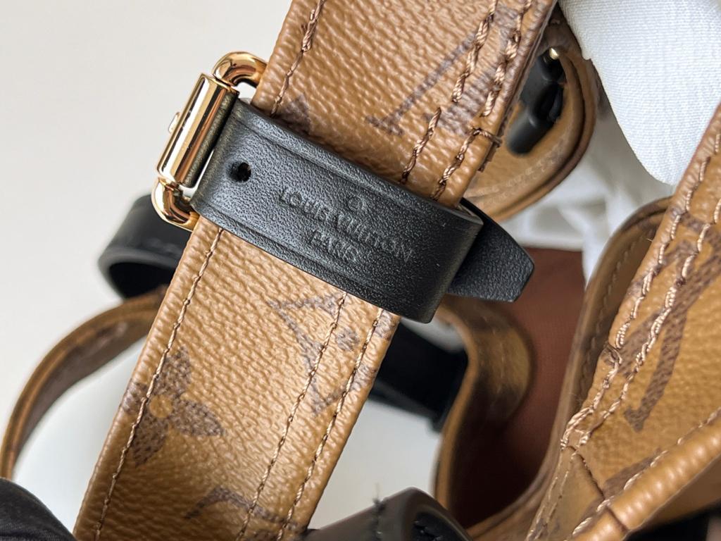 Louis Vuitton Atlantis BB in Gold 17cm/6.7in