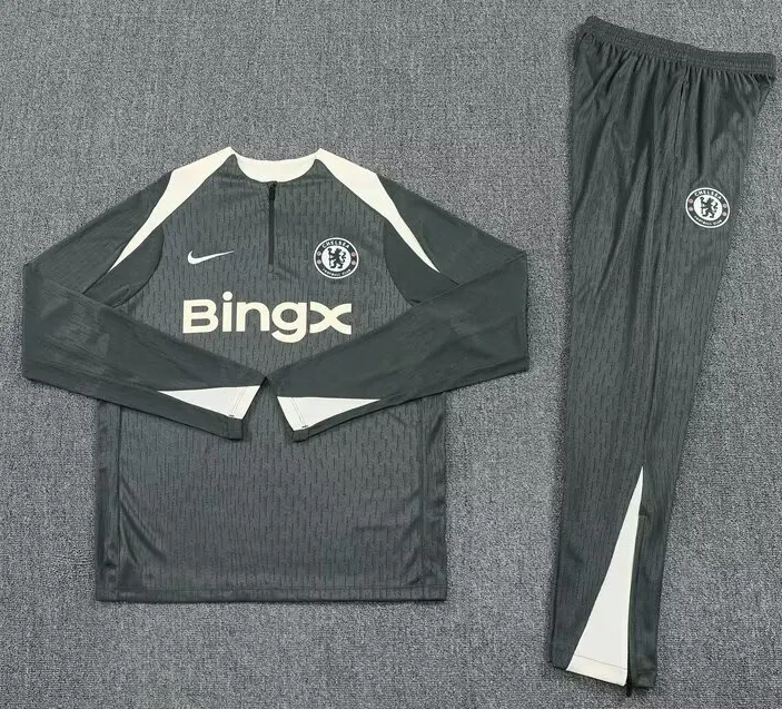 Chelsea Survêtement / Training 2025 2026€39.99