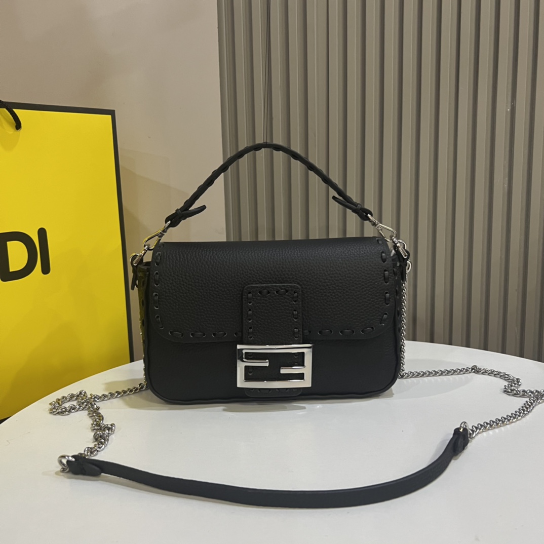 Fendi Baguette Selleria FF crossbody bag - cnluxepick