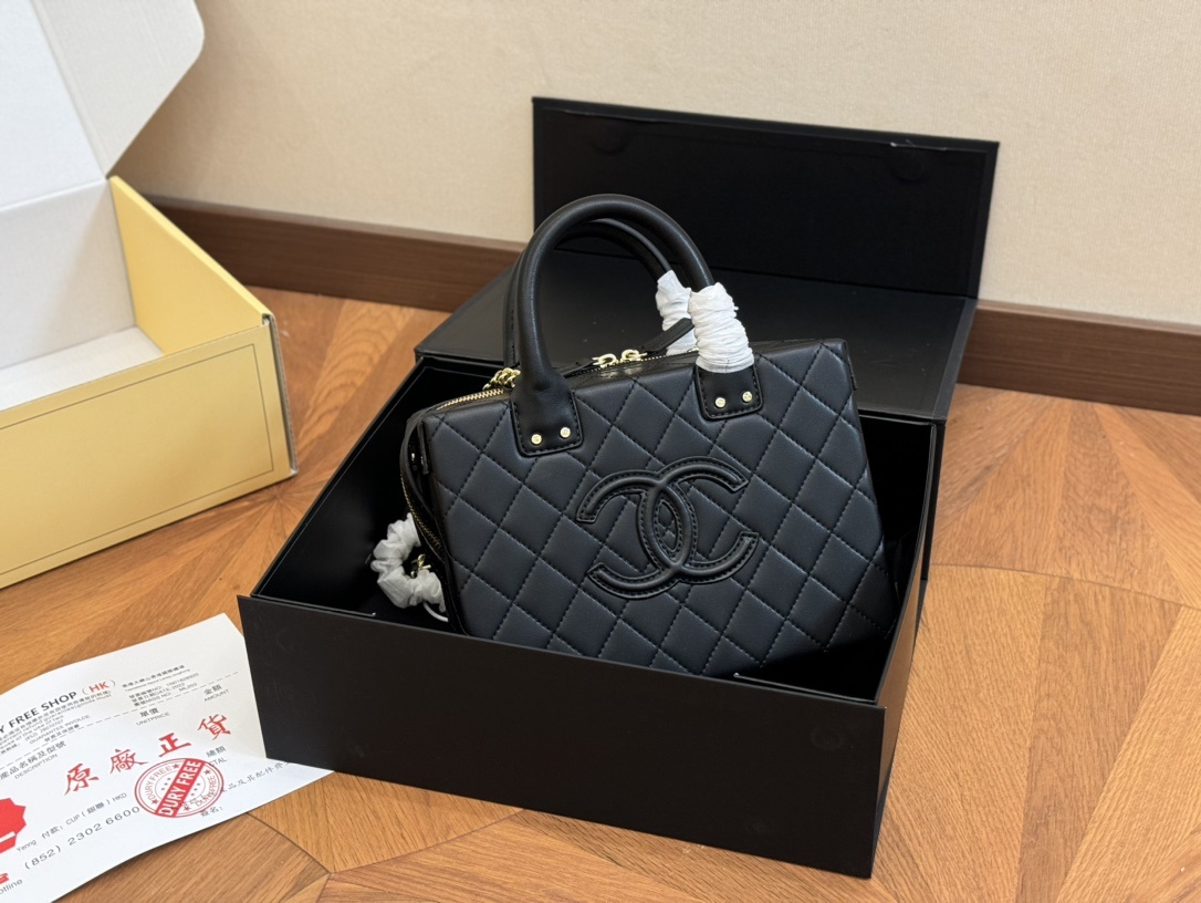 Chanel Autumn/Winter makeup box - cnluxepick