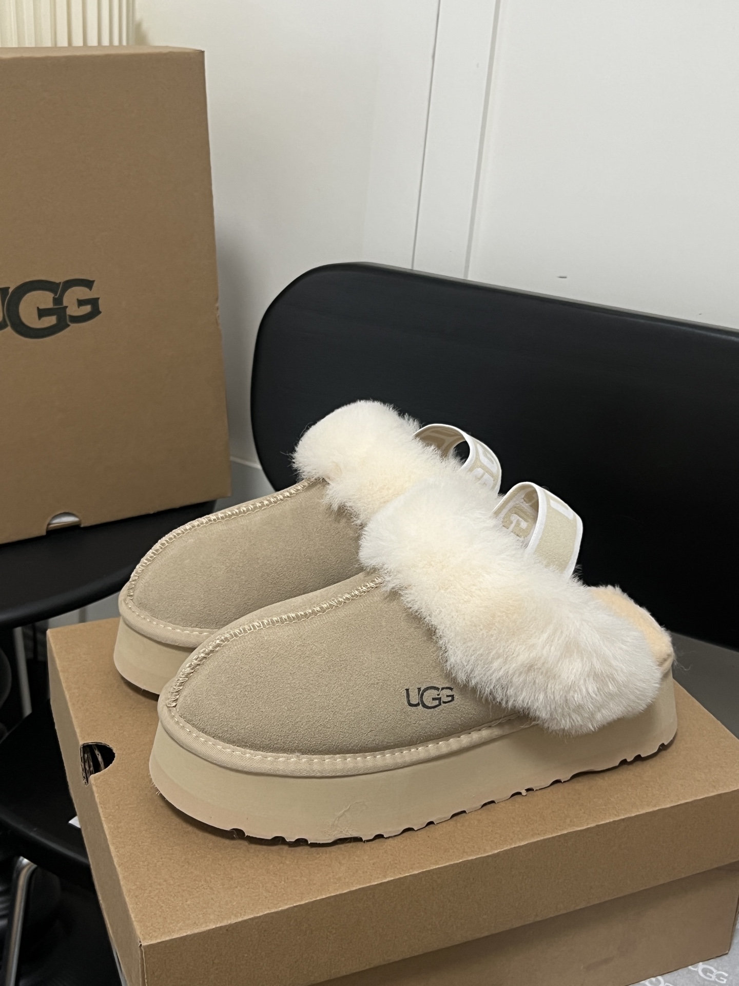 UGG platform snow boots - cnluxepick