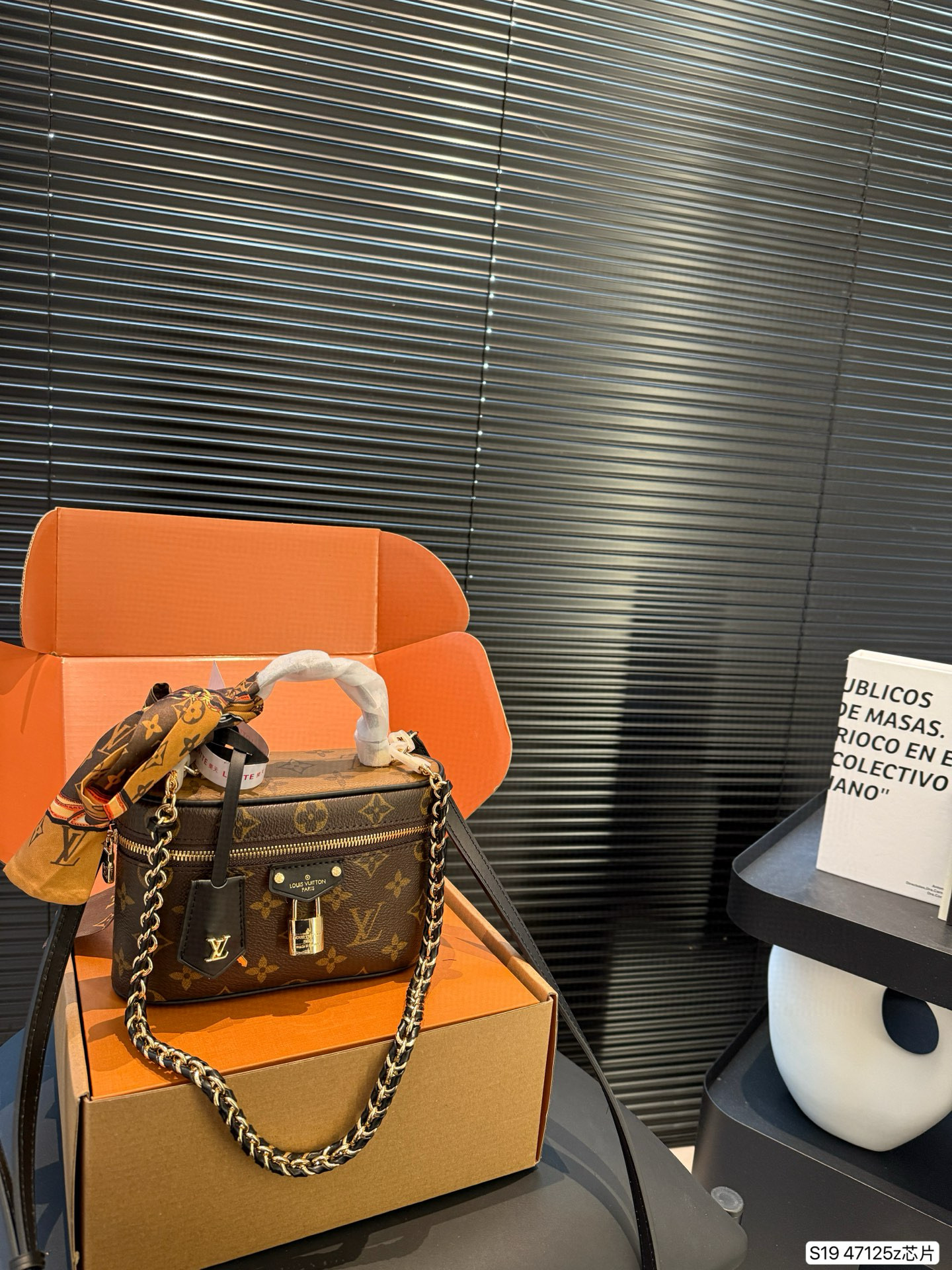 Louis Vuitton makeup bag - cnluxepick