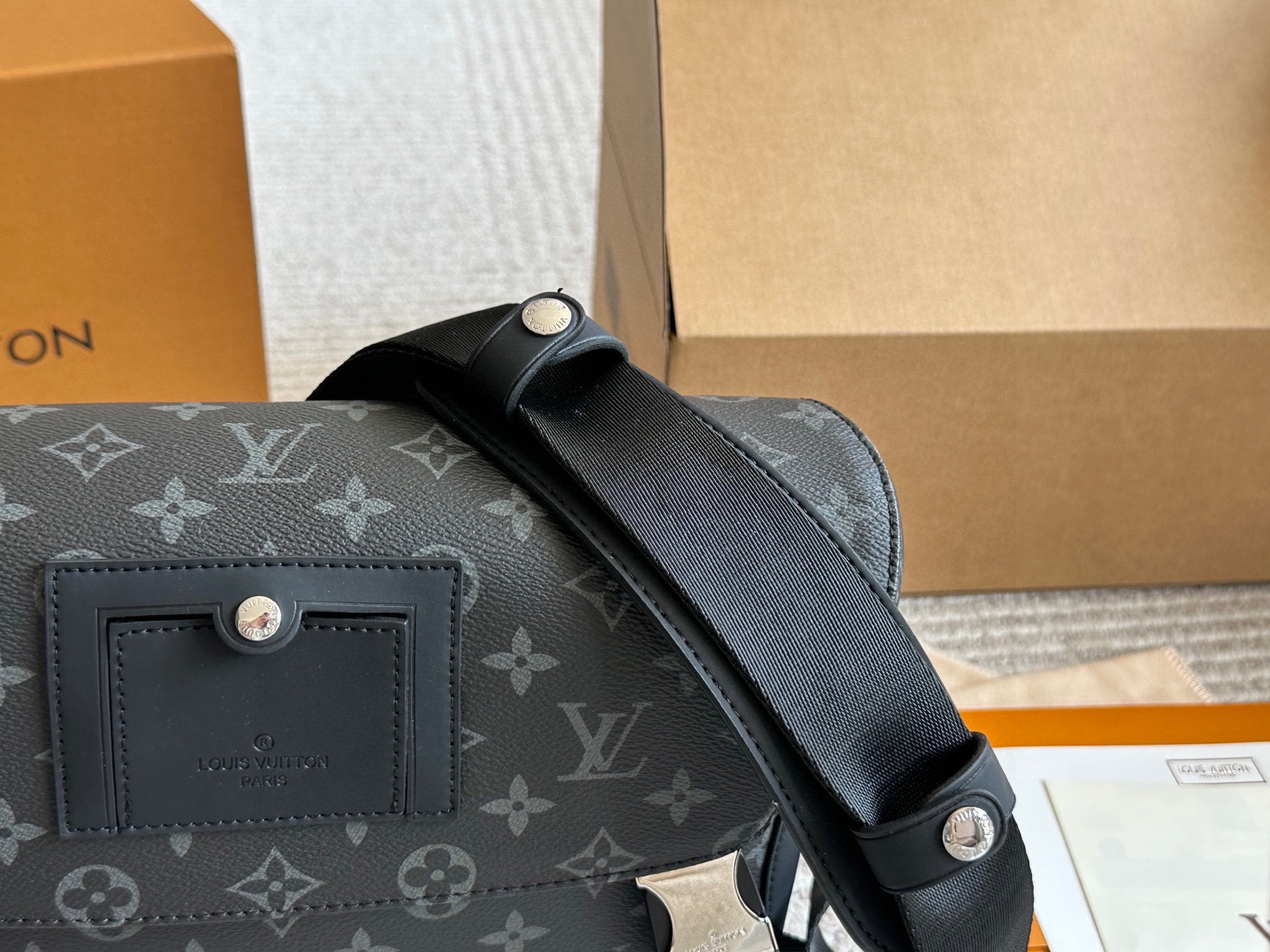 LV Messenger Bag - cnluxepick