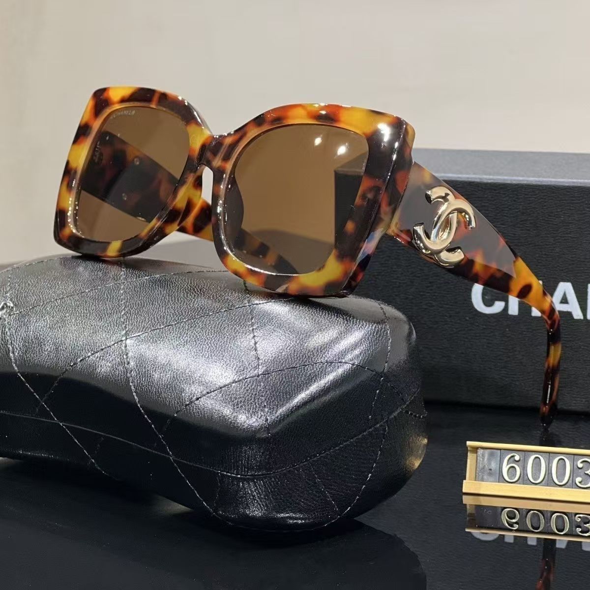 Chanel Sunglasses - cnluxepick