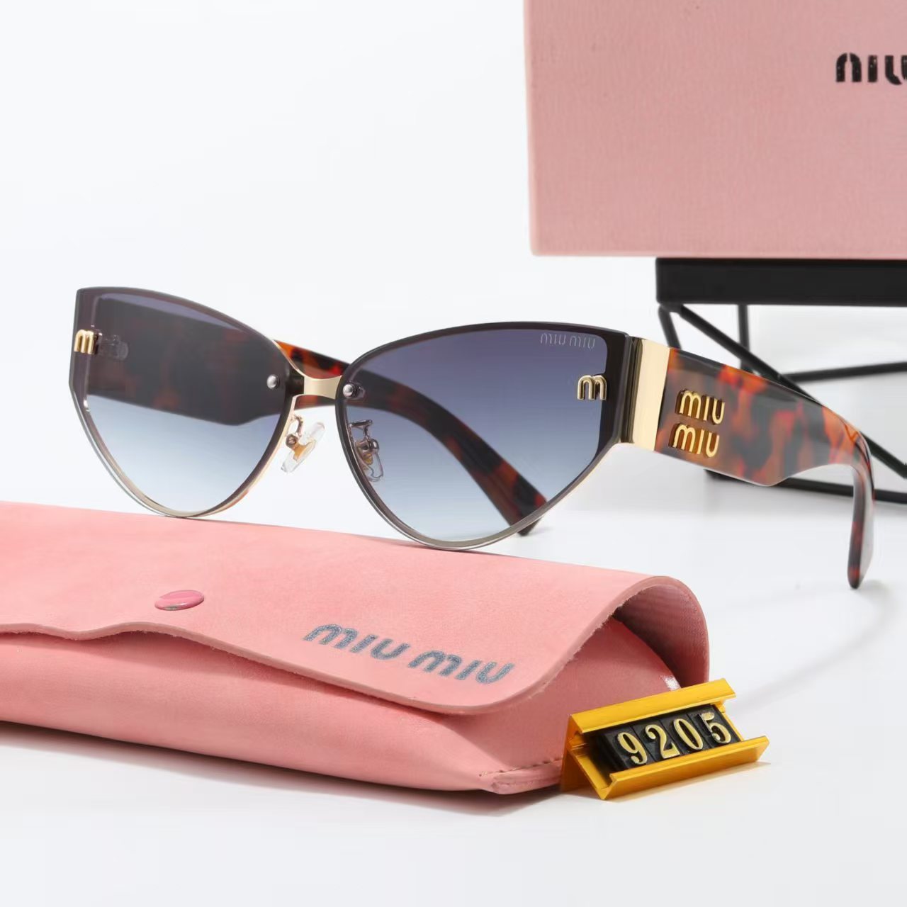 MIUMIU cat-eye playful sunglasses - cnluxepick