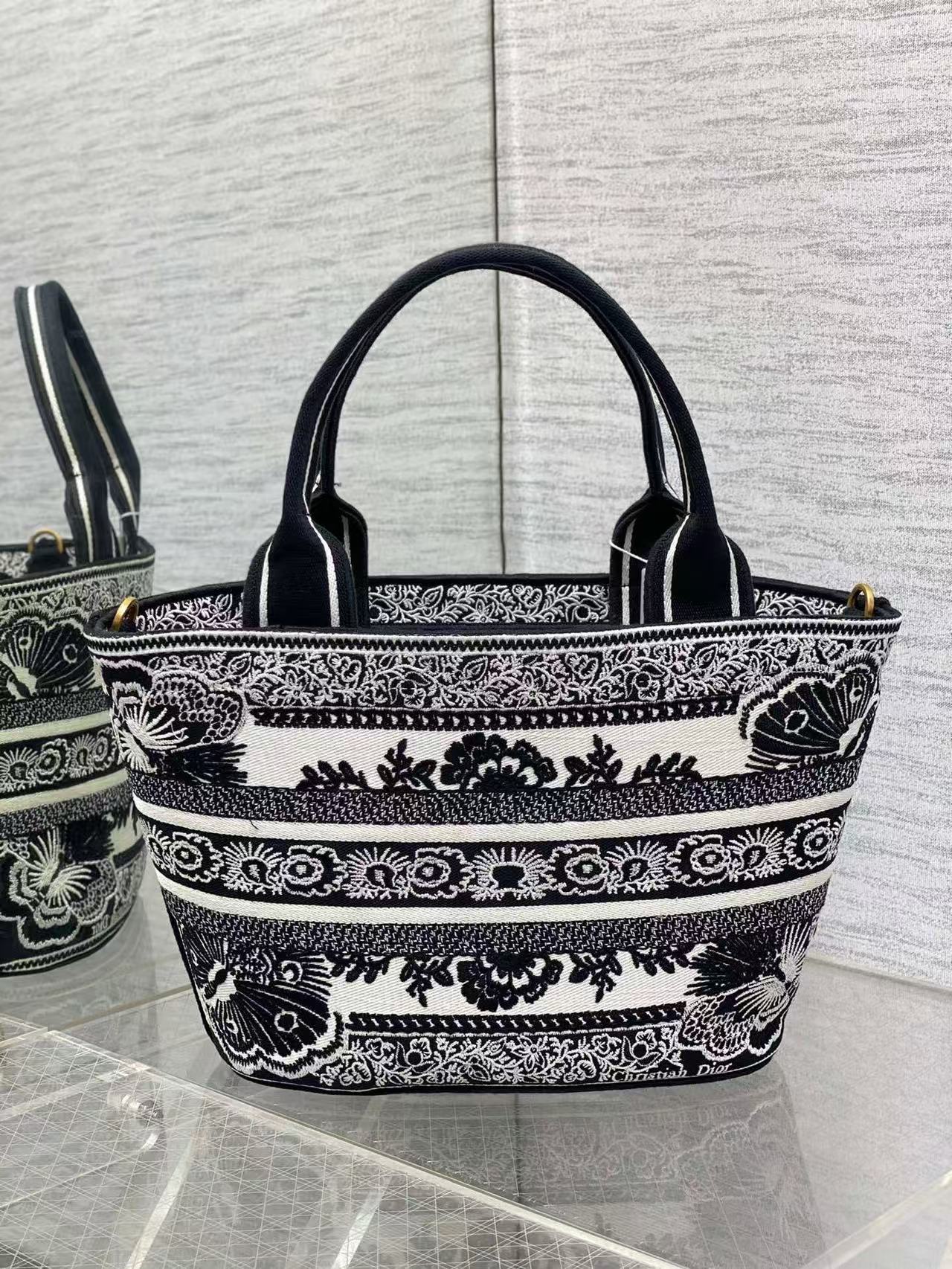 DIOR Christmas Embroidery Bag - cnluxepick