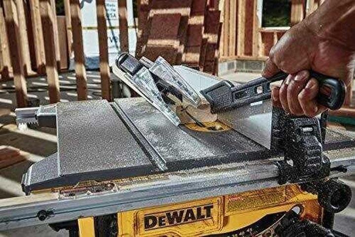 dewalt-Table Saw for Jobsite, Compact, 8-1/4-Inch (DWE7485)
