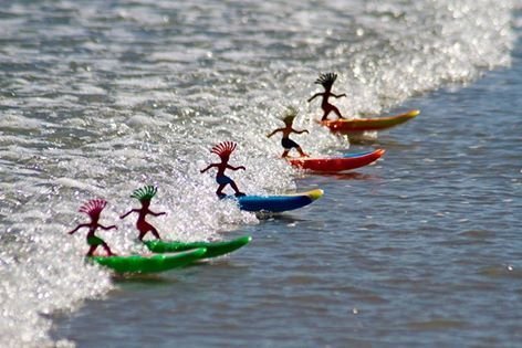 Surfer Dudes 2019 Edition Wave Powered Mini-Surfer and Surfboard Beach Toy - Costa Rica Rick