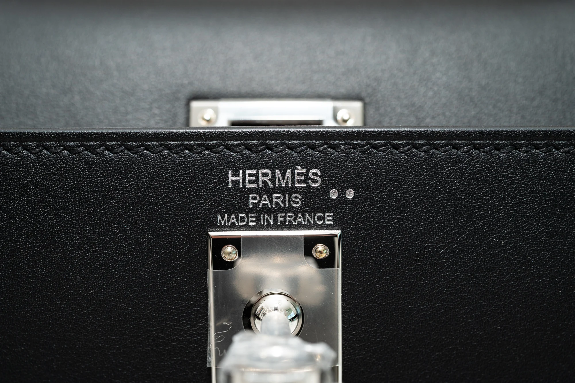 Hermès Kelly 25 Sellier Broderie Colla Noir Swift & Niloticus Crocodile Palladium Hardware
