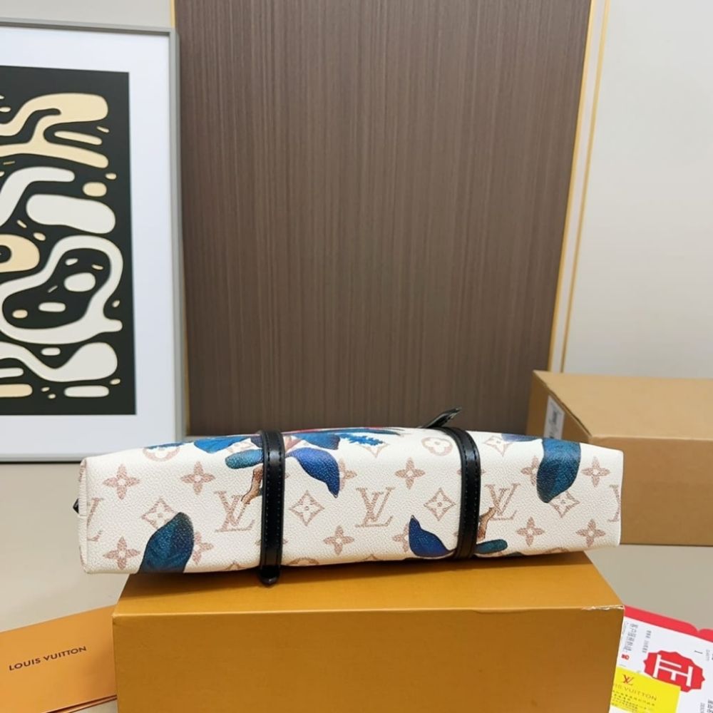 Louis Vuitton Squire East West Monogram Dune M29185 11.4 Inches