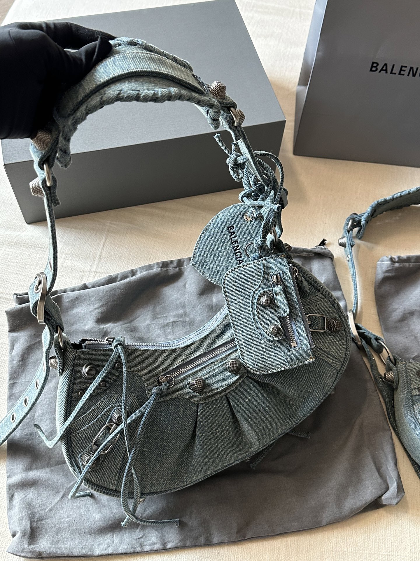 Balenciaga Le Cagole Motorcycle Bag - cnluxepick