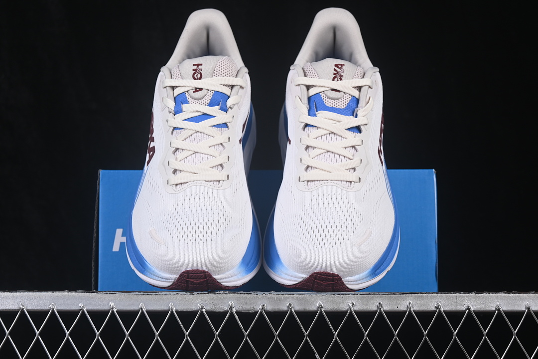HOKA One One Clifton 11 Running Shoes