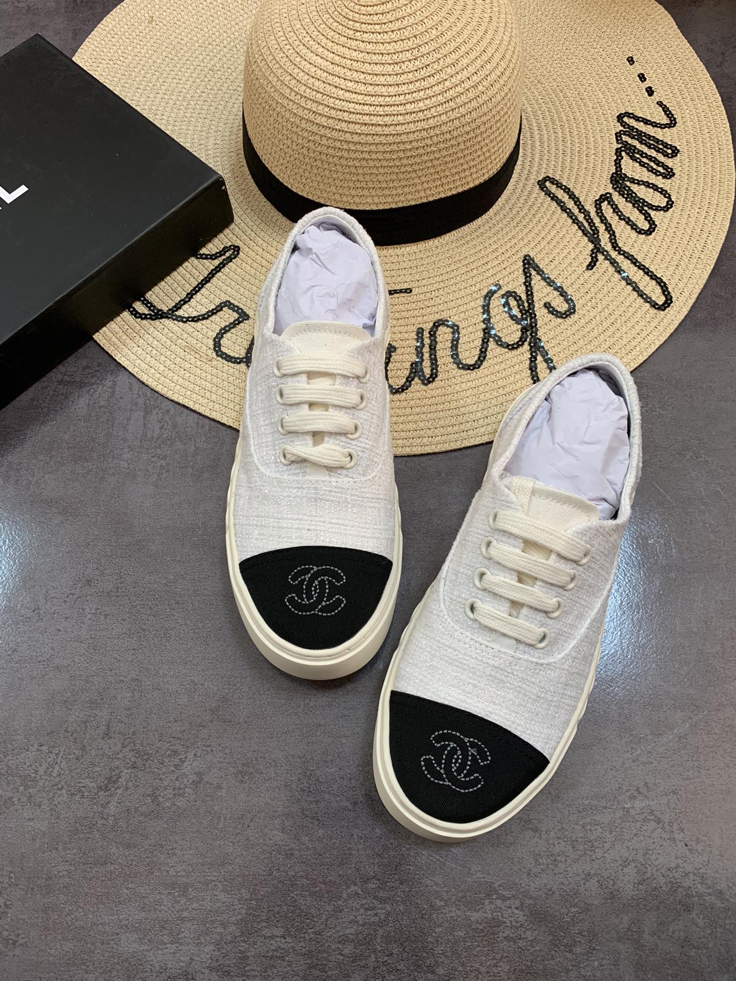 Chanel Cc Sneakers Canvas Mix In White