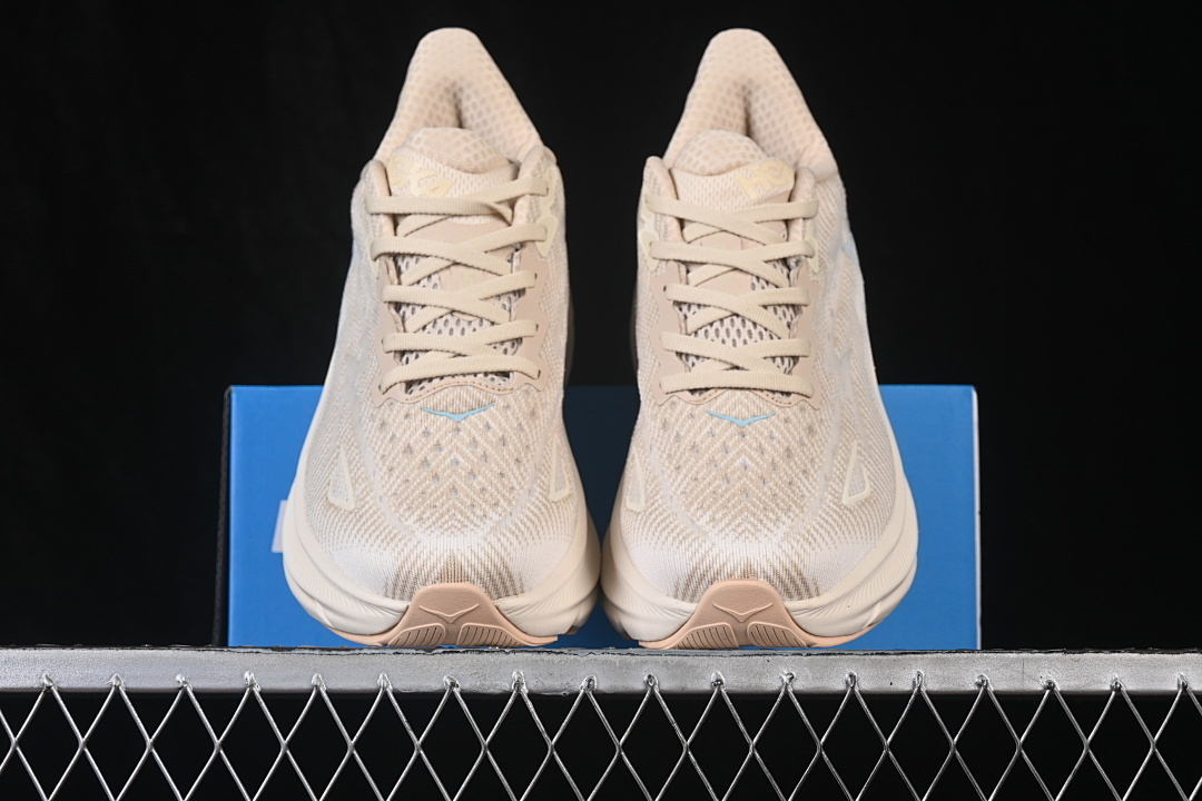 HOKA One One Clifton 9