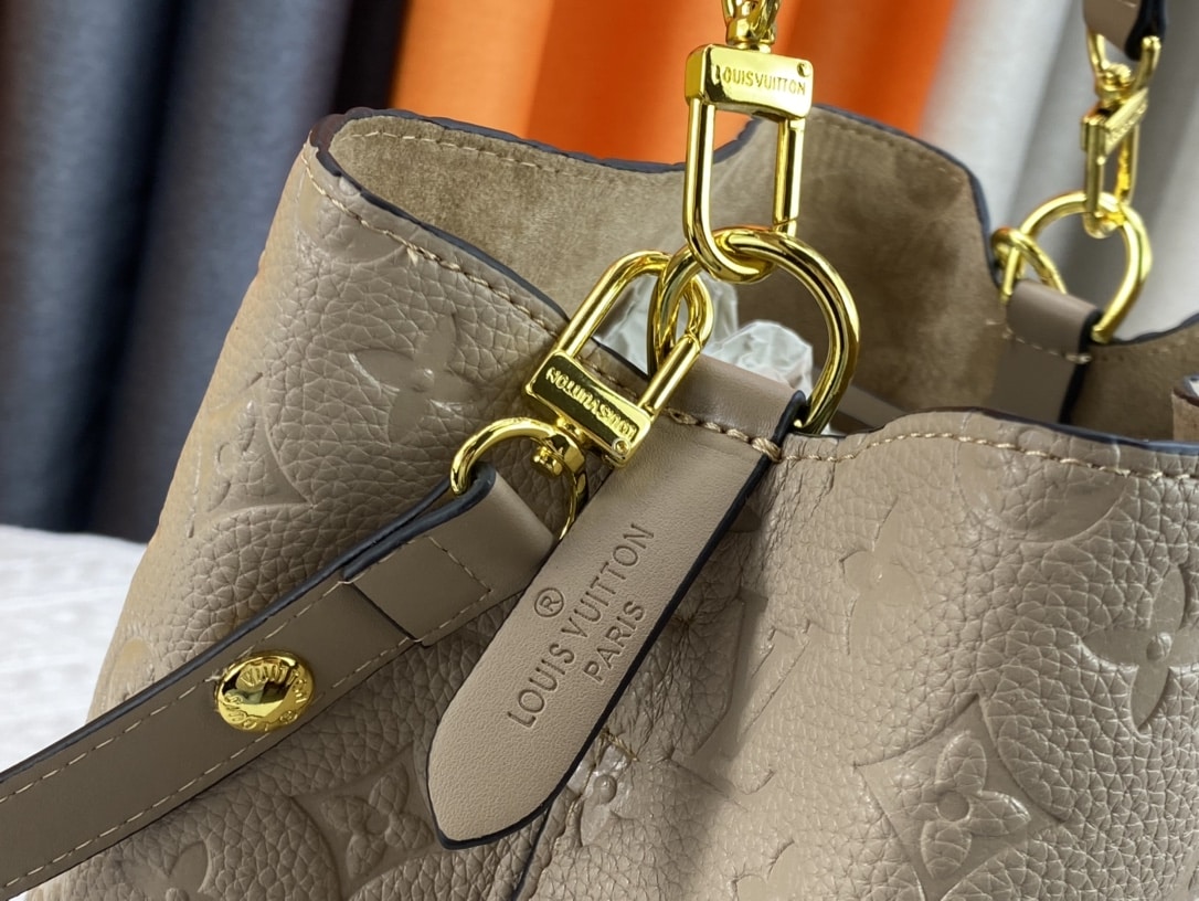 Louis Vuitton Neonoe Mm Beige 26Cm