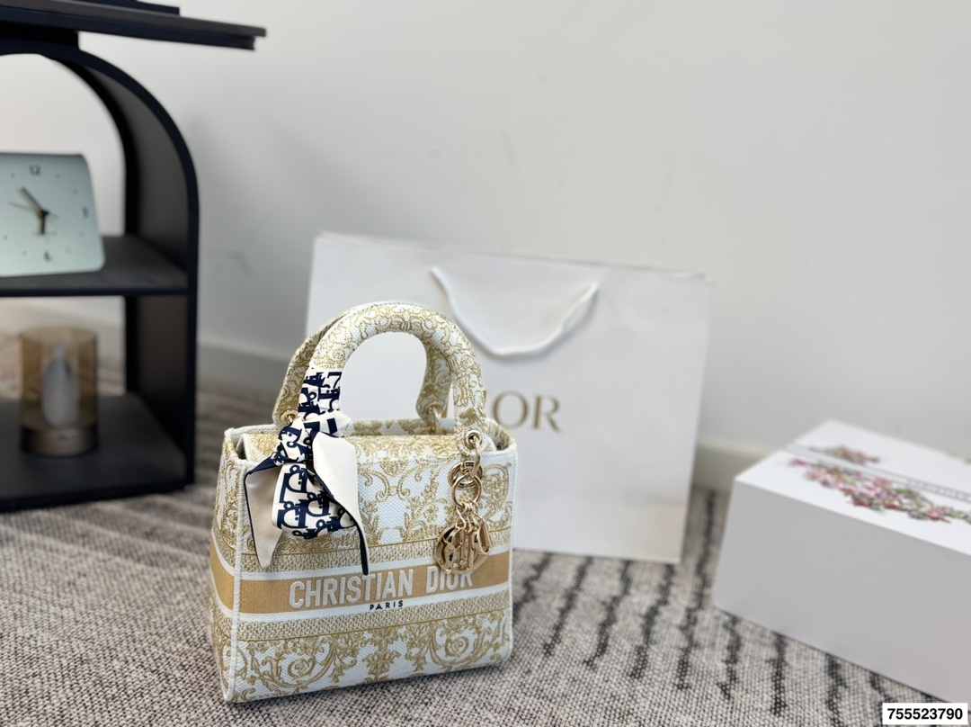 DIOR Lady D-Lite Embroidered Bag - cnluxepick