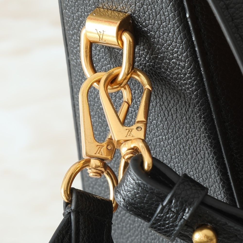Louis Vuitton Soft Twist Black 10.6 Inches M24639