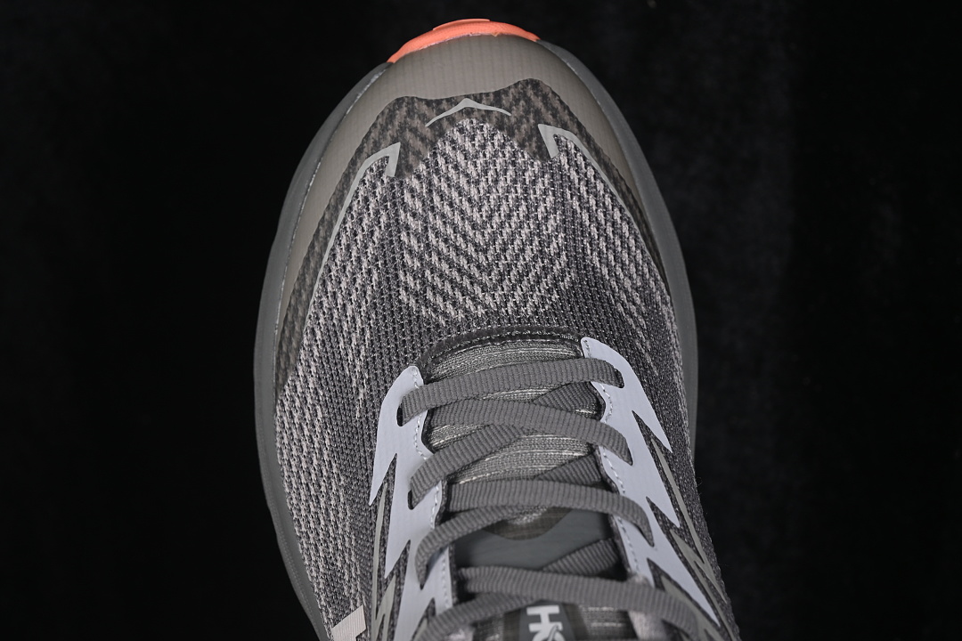 HOKA One One Challenger 8 GTX