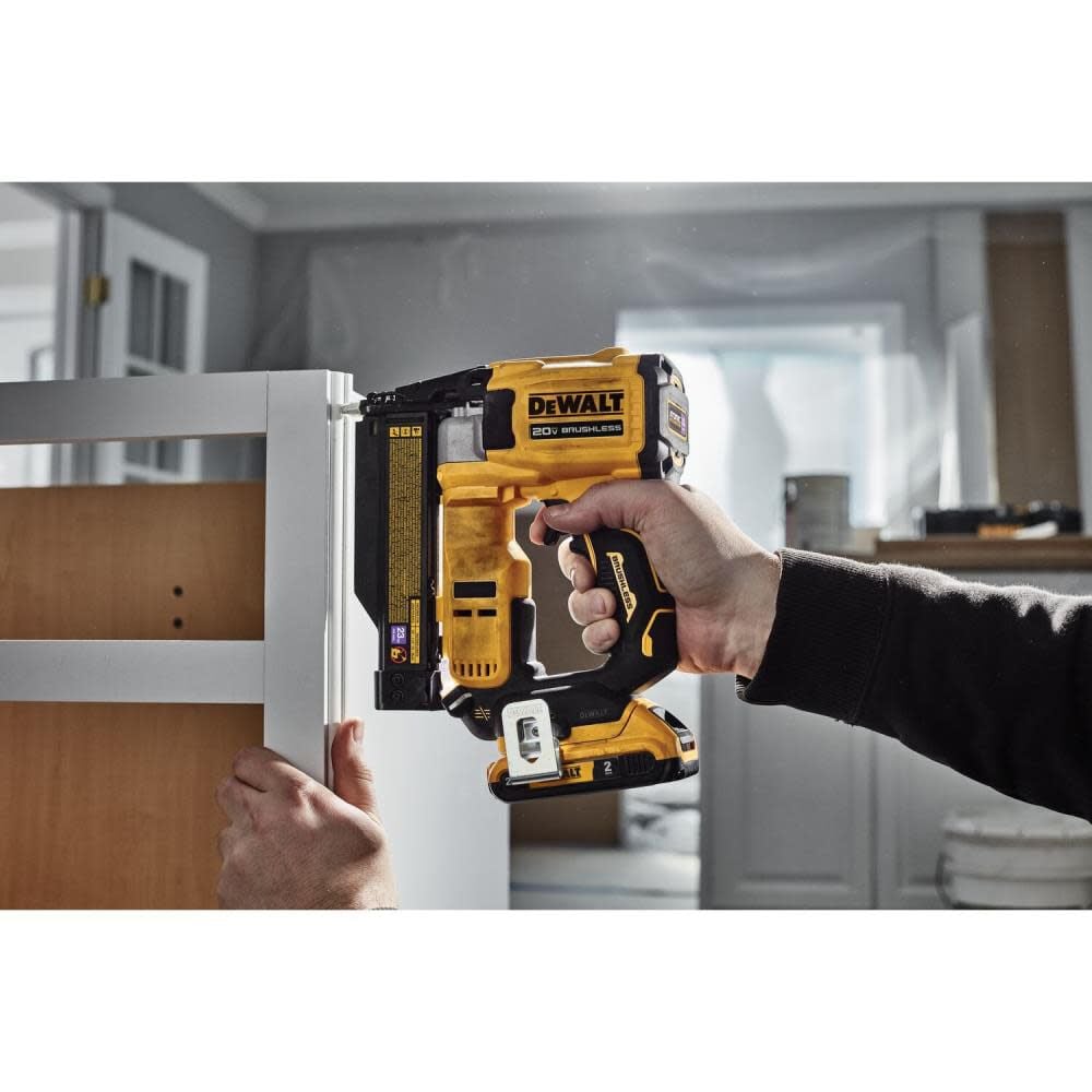 DEWALT ATOMIC Compact Series 20V MAX Pin Nailer 23 Gauge Kit DCN623D1