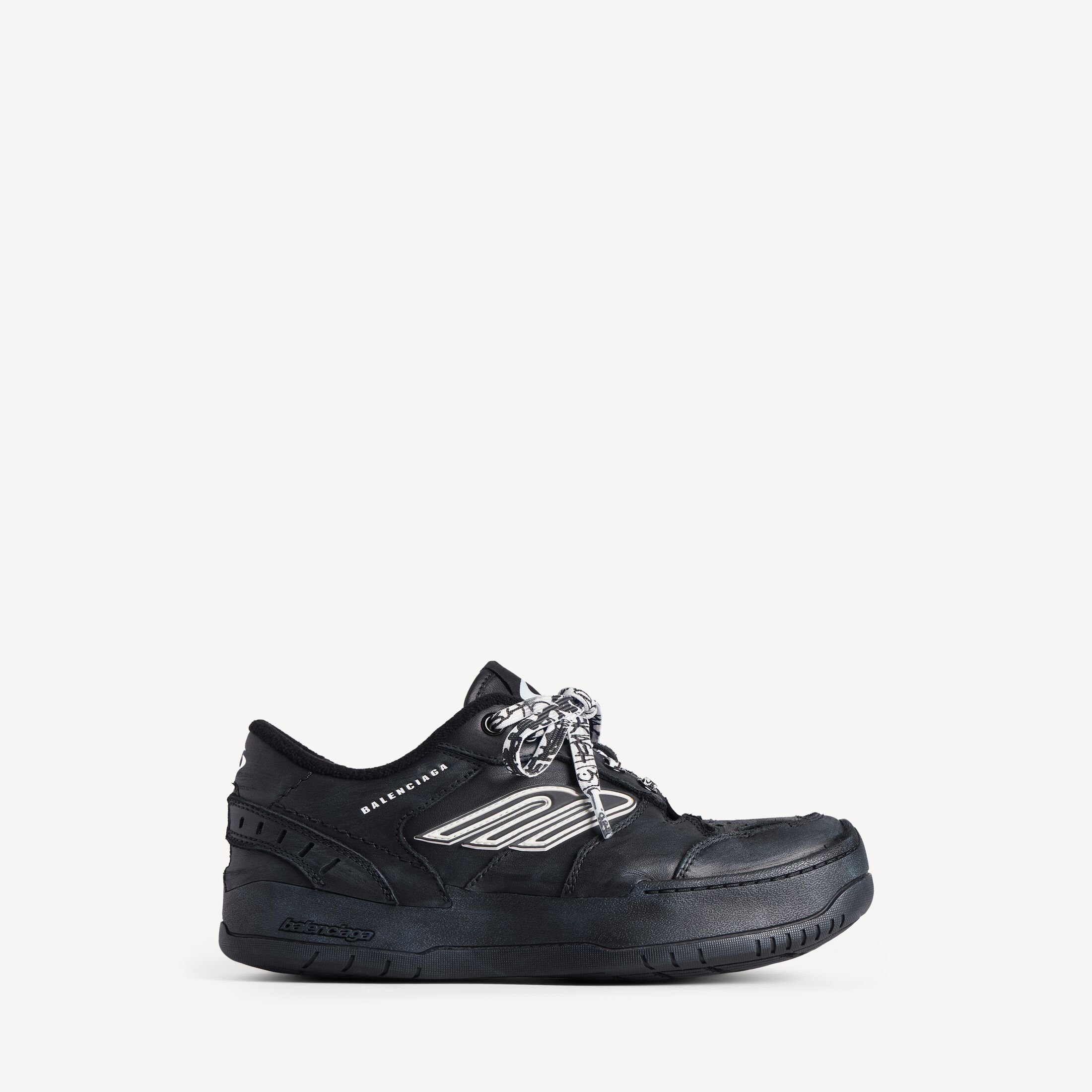 WOMEN'S HAMPTONS PLATFORM SNEAKER IN BLACK Hamptons Platform Sneaker in black cowskin and polyester