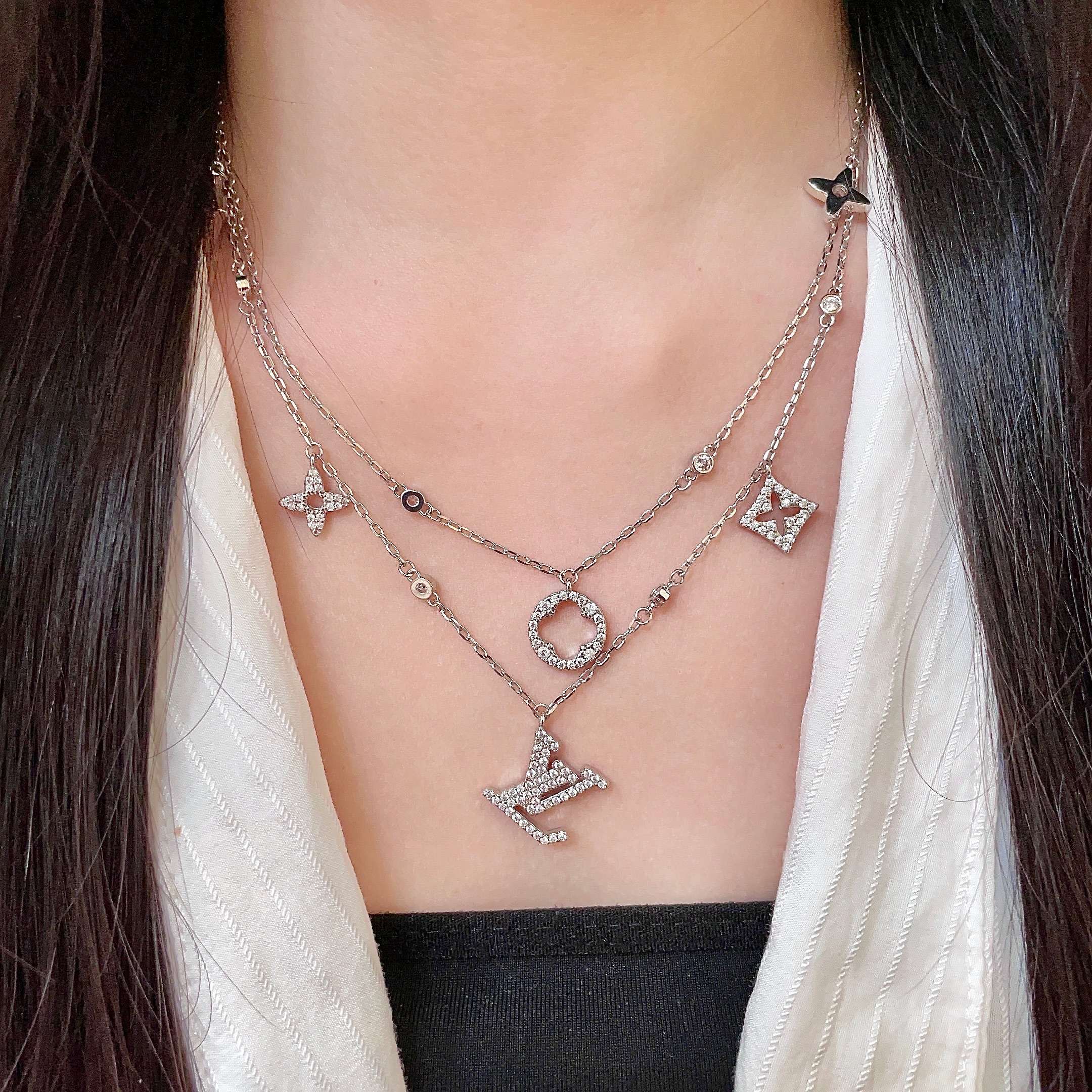Louis Vuitton necklace - cnluxepick