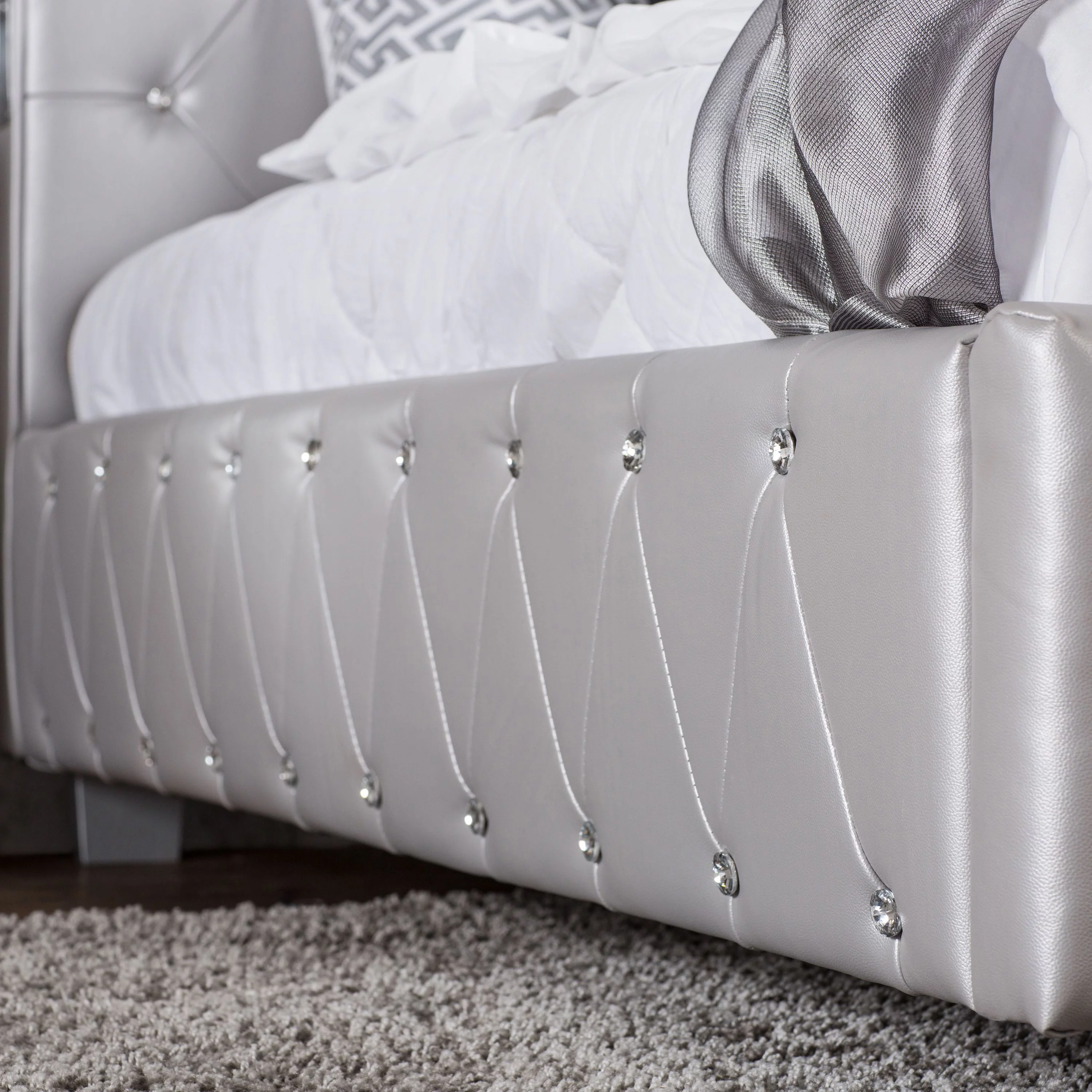 Furniture of America Lupi Bed, California King, Silver