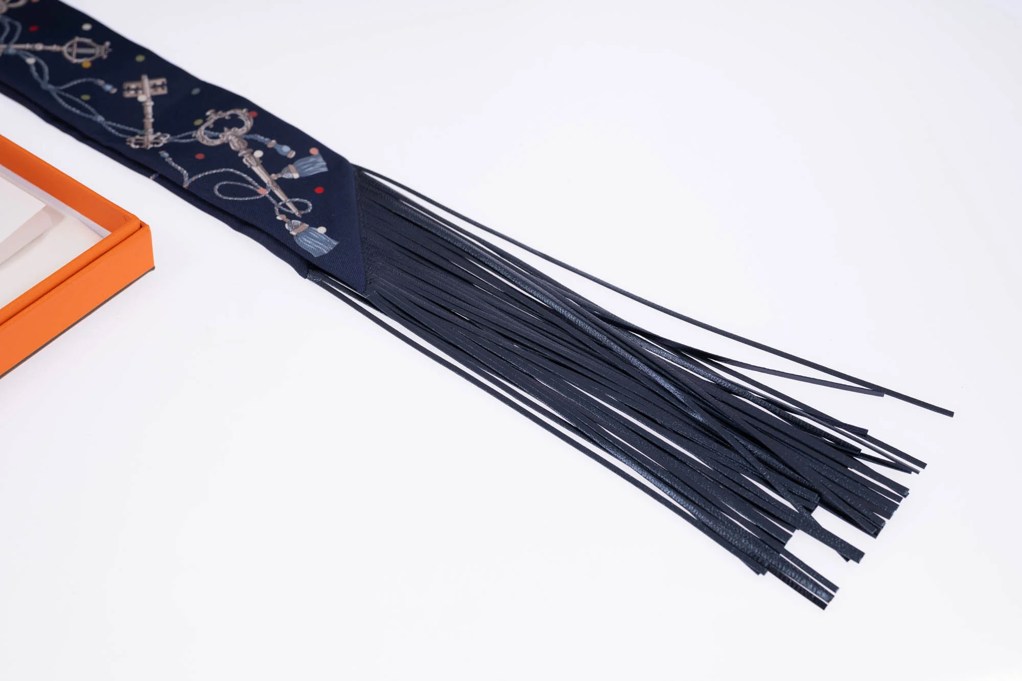 Hermès Les Clés à Pois Leather Fringes Twilly Bleu Marine/Gris Argent Silk