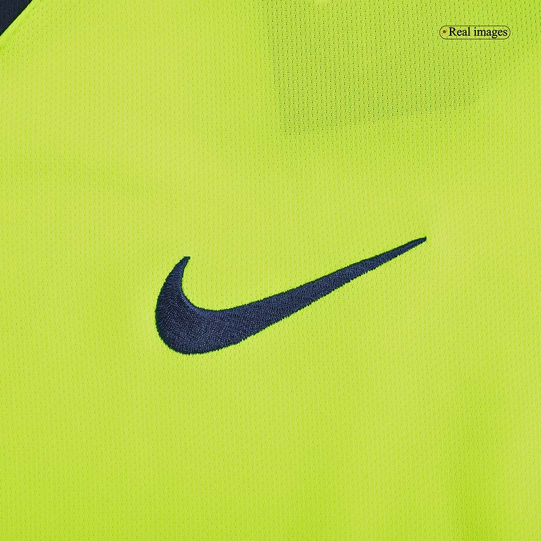 Retro Soccer Jersey Barcelona Away 2005/06