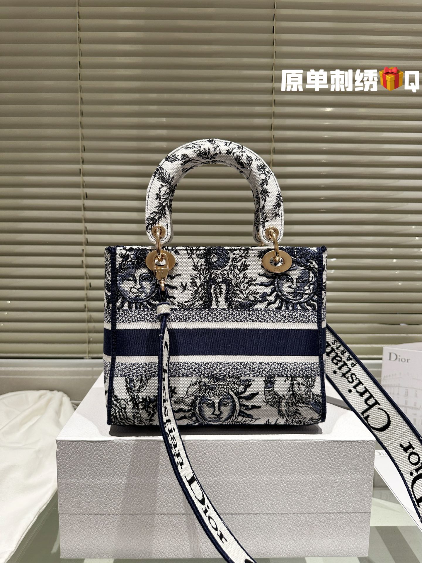 DIOR Medium Lady D-Lite bag 24CM - cnluxepick