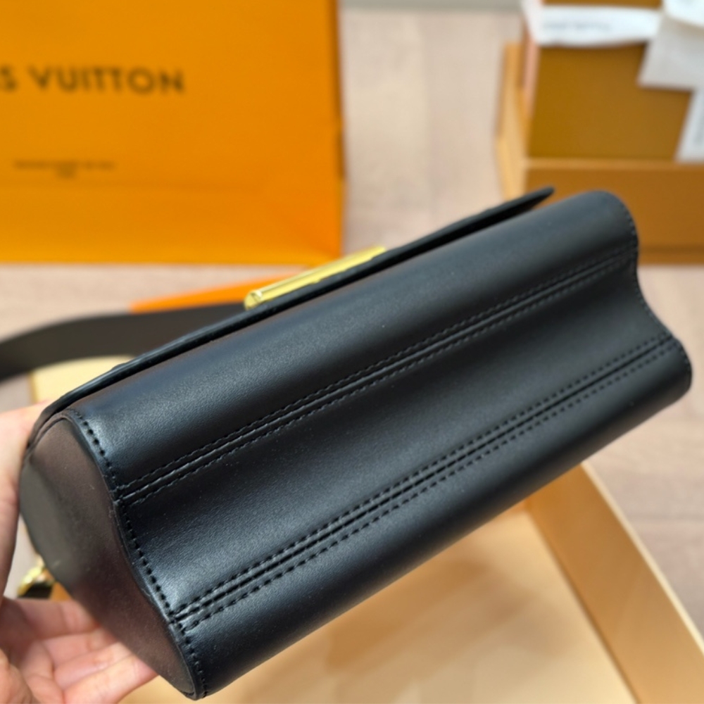 Louis Vuitton Twist Mm Monogram Jacquard Black 23Cm