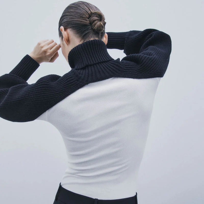 Cut-Out Turtleneck Ribbed Crop SweaterClistos