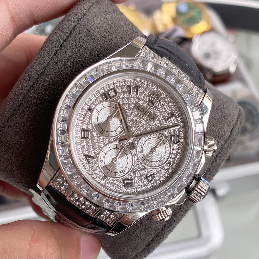 DAYTONA SET WITH 36 BAGUETTE-CUT DIAMONDS BLACK LEATHER