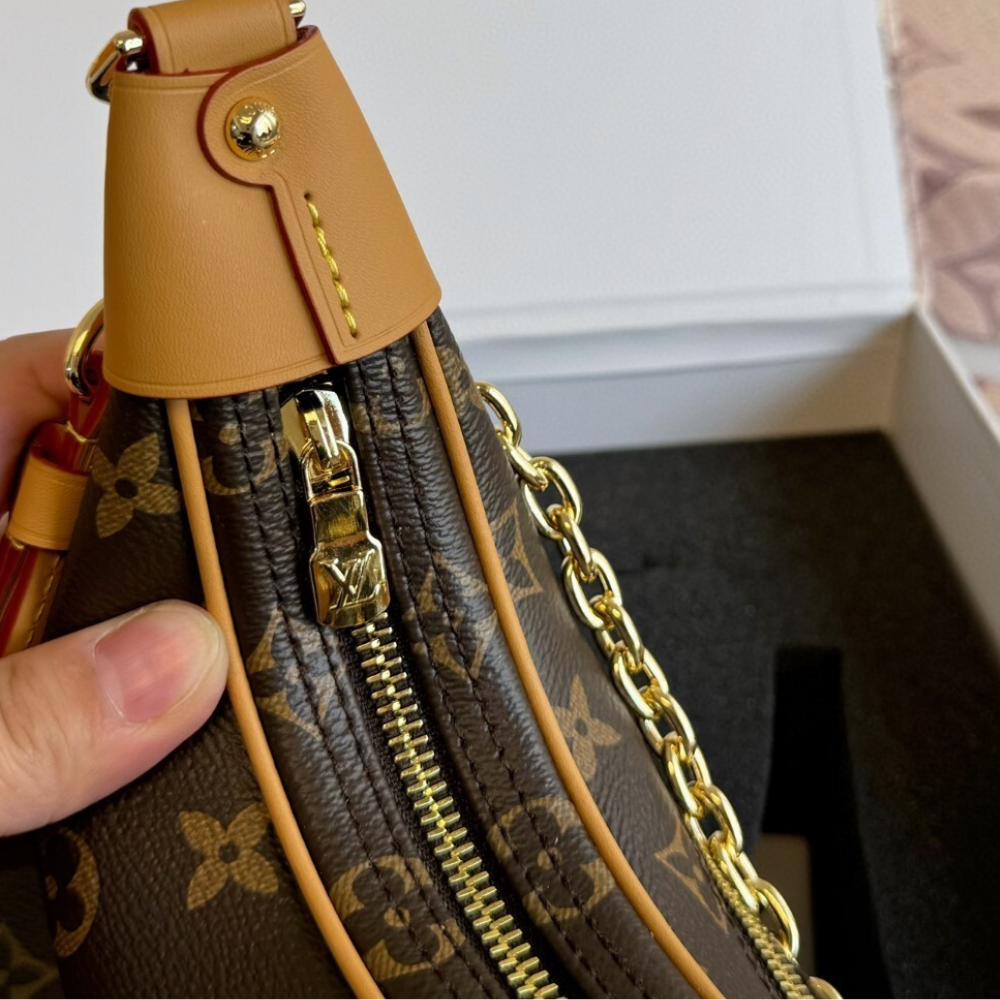 Louis Vuitton Loop Monogram 9.1 Inches M81098