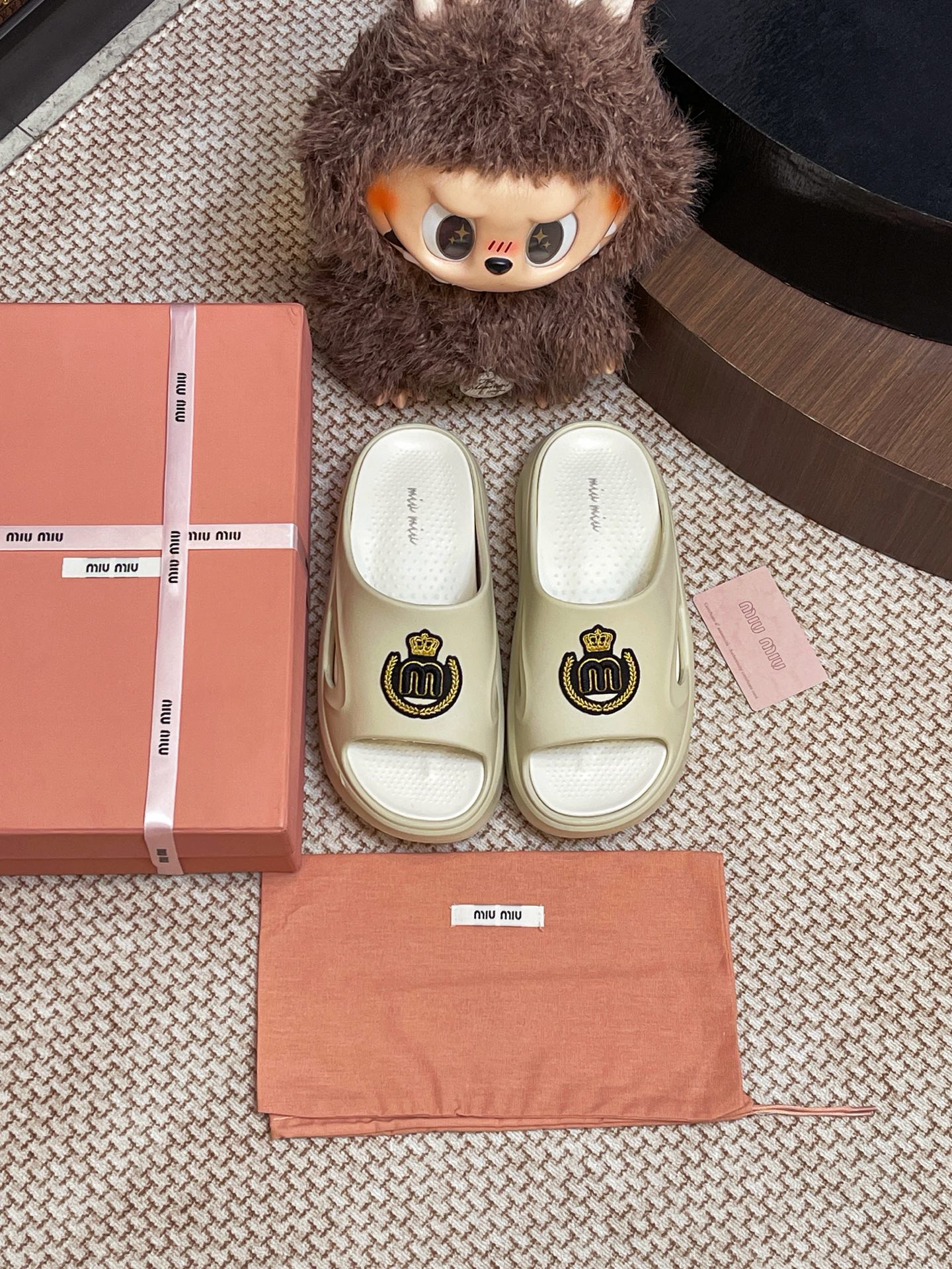 Miumiu foam slippers - cnluxepick