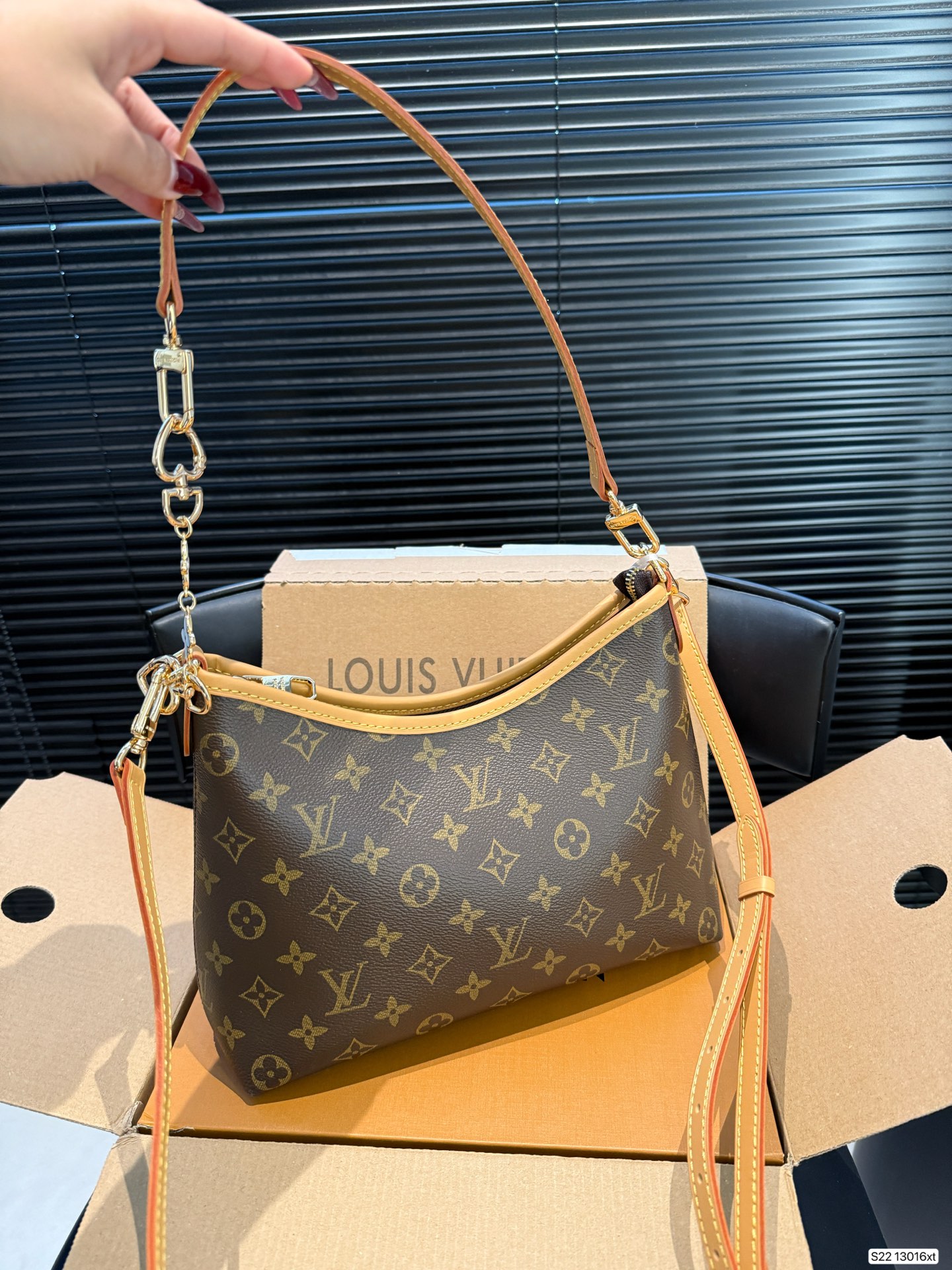 LV Fashionable Shoulder Bag - cnluxepick